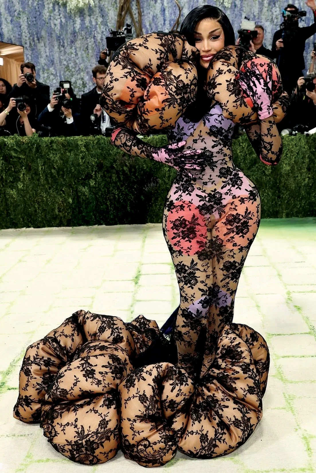 MJ_METBALL2026_CARDIB_RES150_CARPET2.jpg