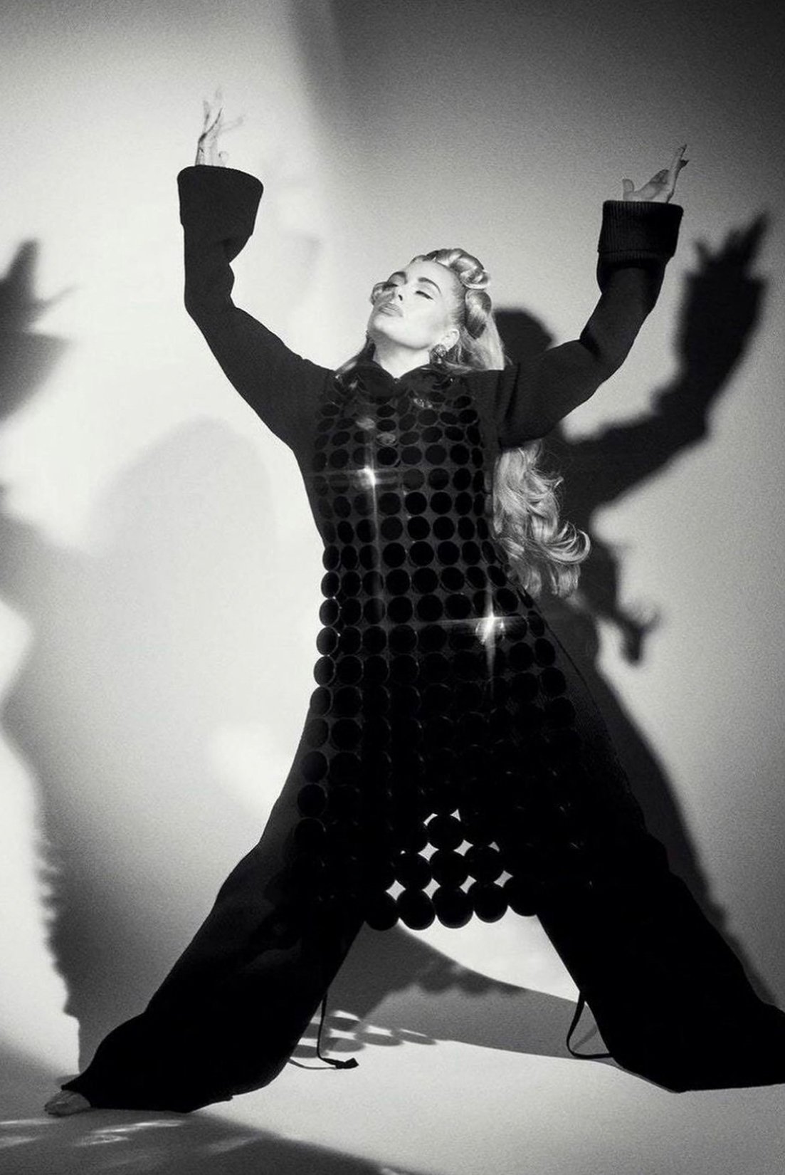 MJ_VIP_ADELE_THEFACE_BLKSCHLAEP3_RES150.jpg
