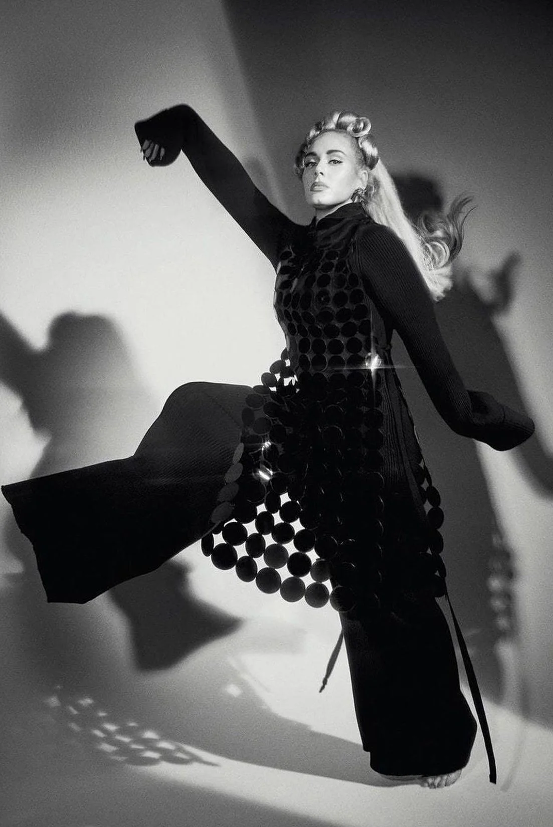 MJ_VIP_ADELE_THEFACE_BLKSCHLAEP1_RES150.jpg