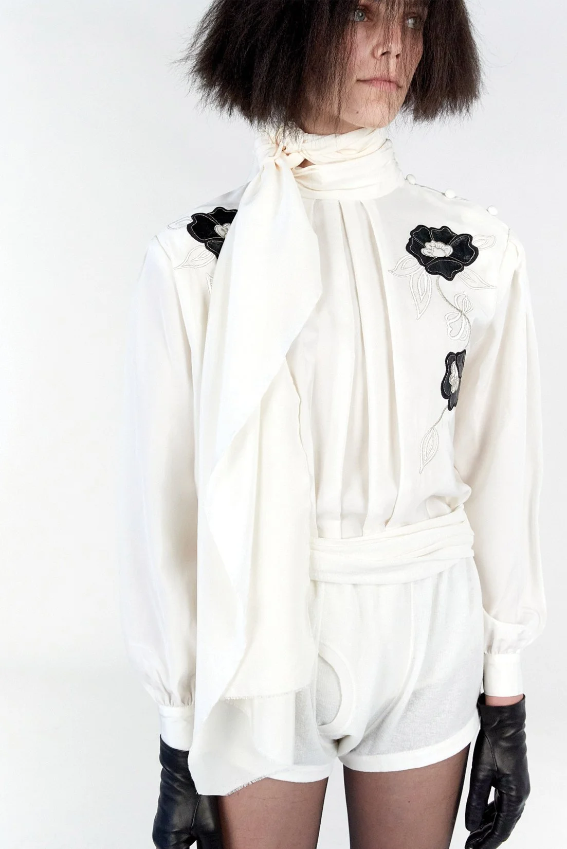 MJ_F23_BLKDUOFLOWERSEMBROIDERY_FITTING_RES150.jpg