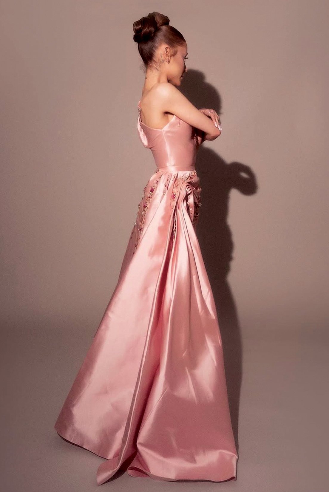 DIOR_PAP_F07_ARIANAGRANDE_PINKGOWN2_RES150.jpg