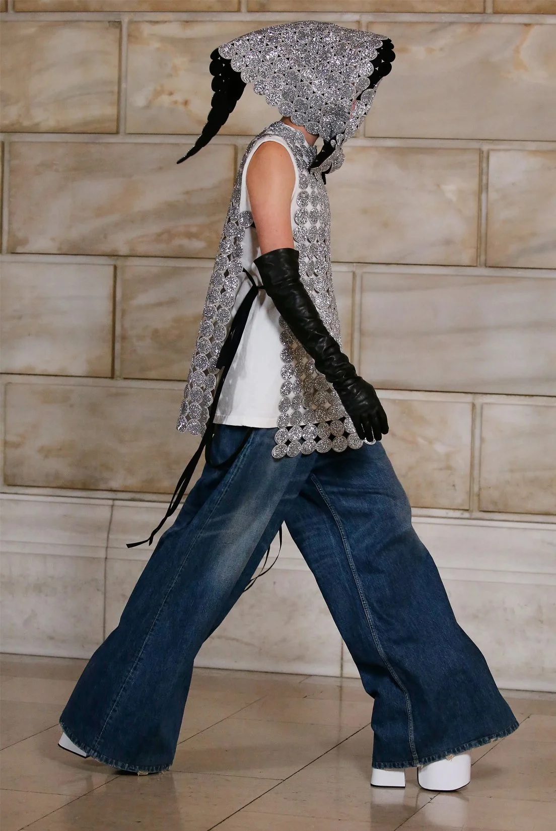 MJ_FALL22_CRYSTALTABARD+SCARF_SHOW_SIDE_RES150.jpg