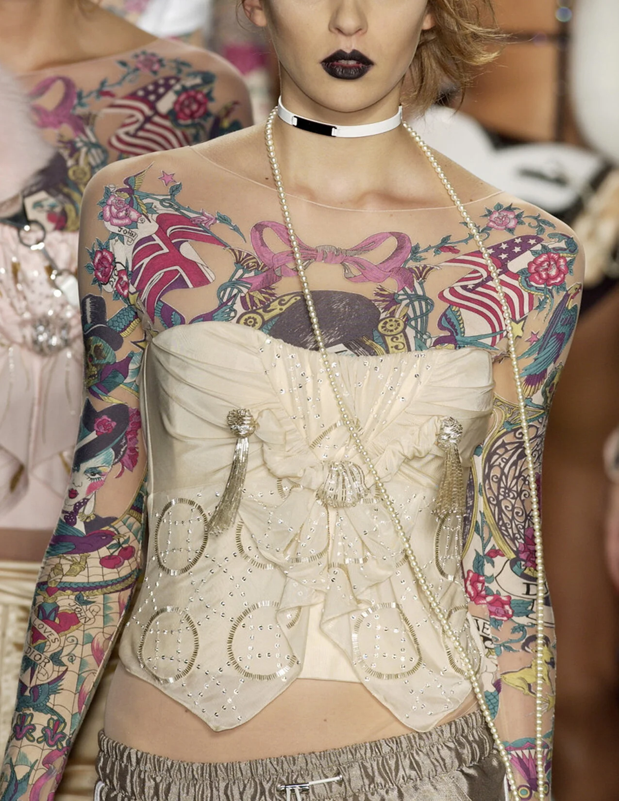 DIOR_PAP_S04_ELISECROMBEZTOP_DETAIL_RES150.jpg