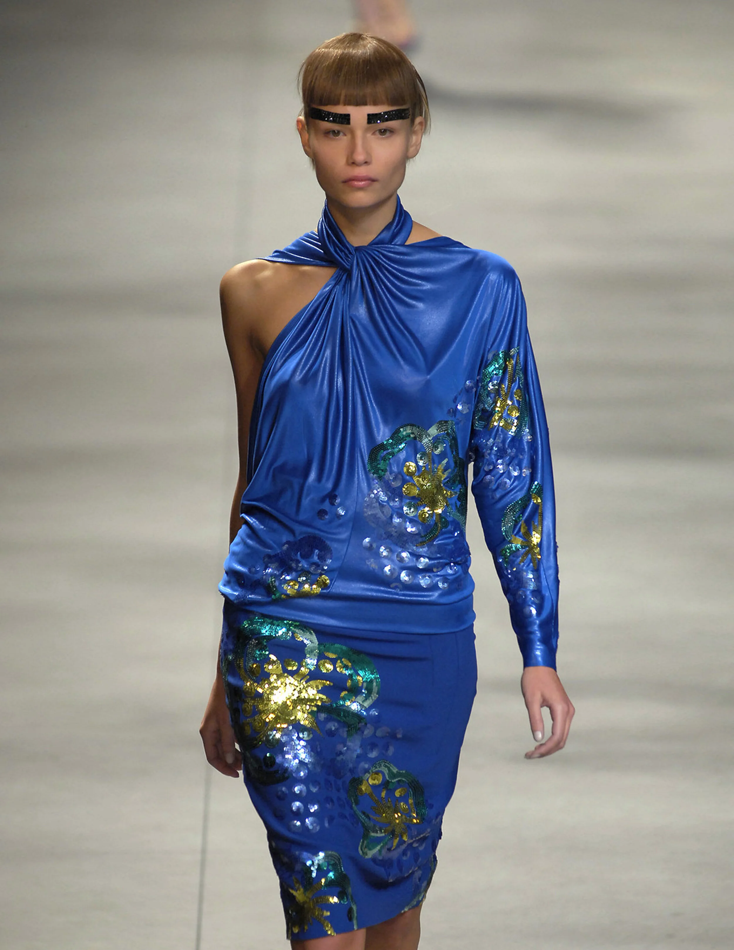 GALLIANO_S07_BLUEDRAPETOP_RUNWAY_RES150.jpg