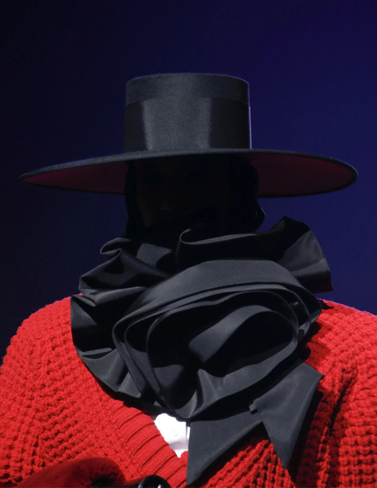 MJ_F18_BLKNECKROSETTE_DETAIL_RES150.jpg