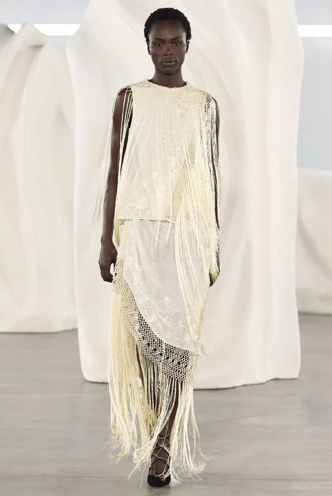UJ_F26_IVORYSHAWLTOP+SKIRT_RES150.jpg