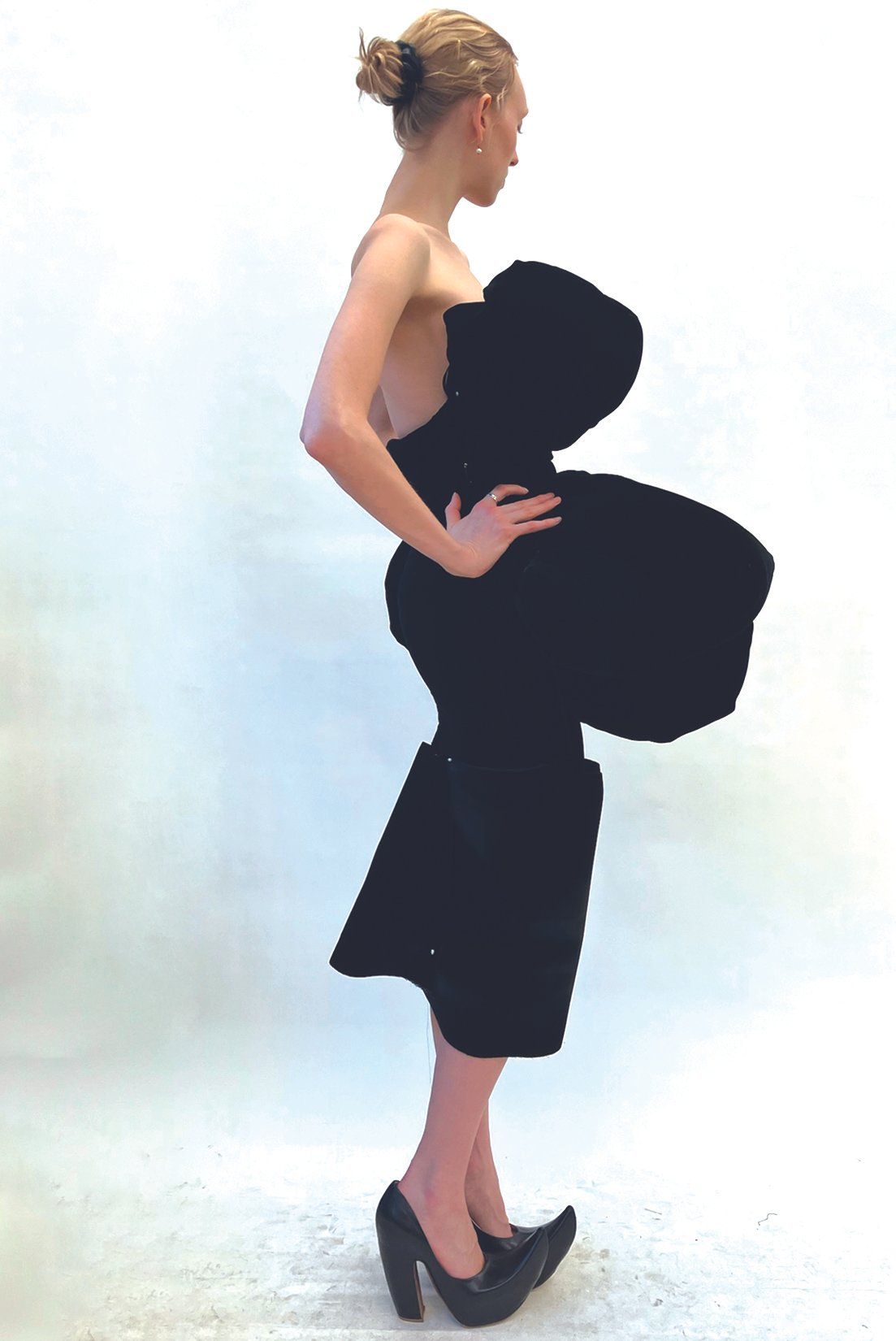 FALL25_BLOBS_WEB_PROCESS_BLKPINKVELVETDRESS_FITTING_SIDE_RES150.jpg