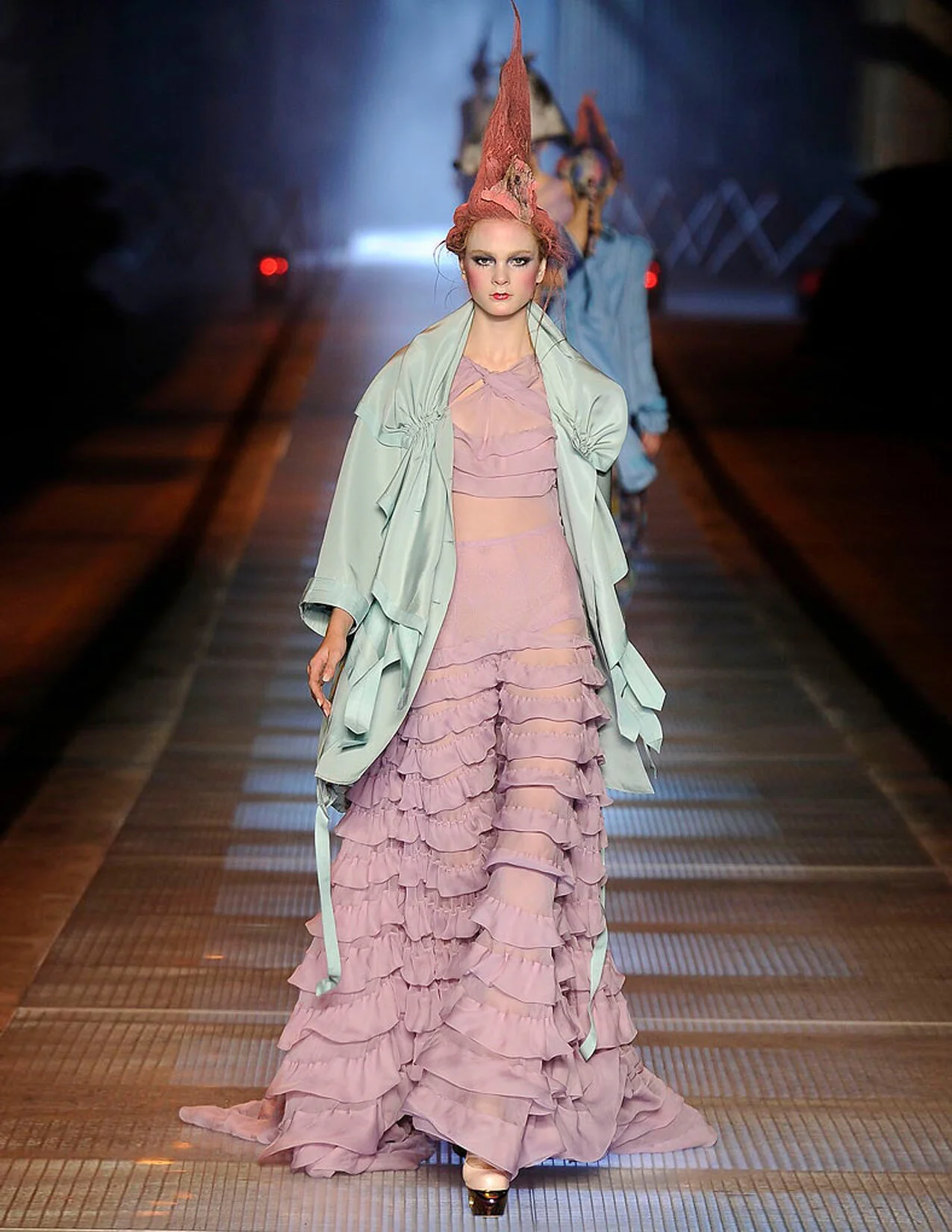GALLIANO_S09_LILACCHIFFONTIEREDGOWN_RUNWAY_RES150.jpg