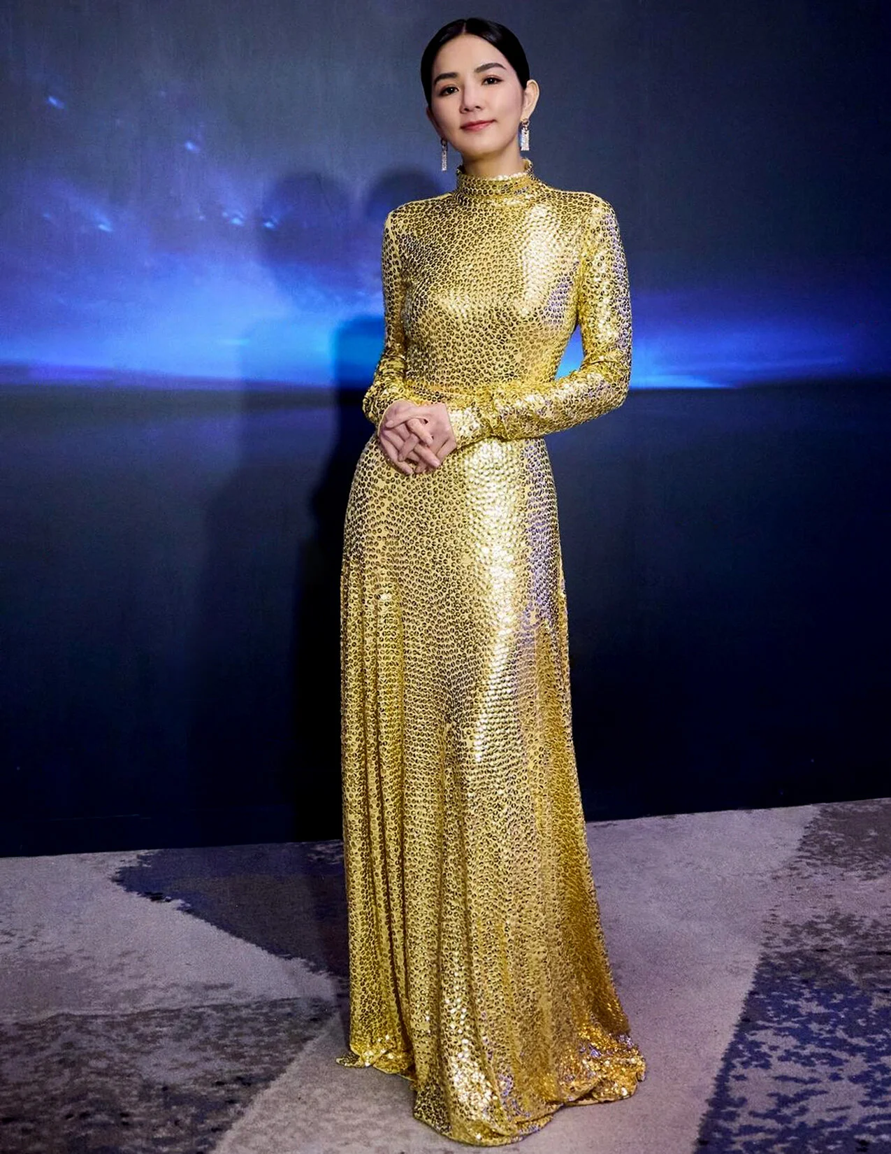 MJ_VIP_S20_GOLDSEQUINDRESS_ELLACHEN_RES150.jpg