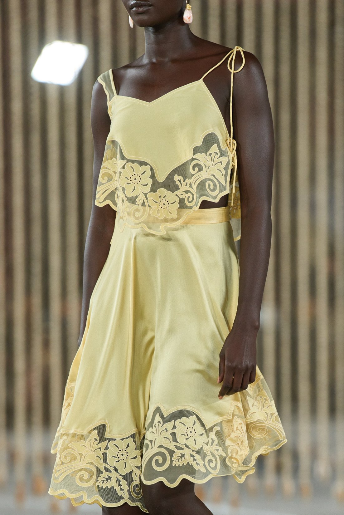 UJ_S24_CDCTULLEEMB_YELLOWTOP_SHOWDETAIL_RES150.jpg
