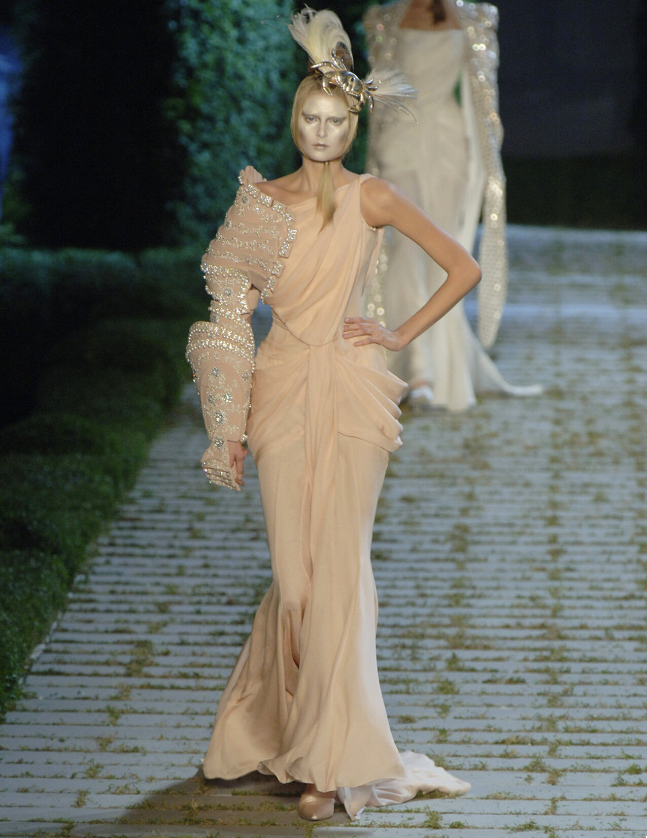 DIOR_HCF06_PEACHDRAPEDRESS_RUNWAY_RES150.jpg