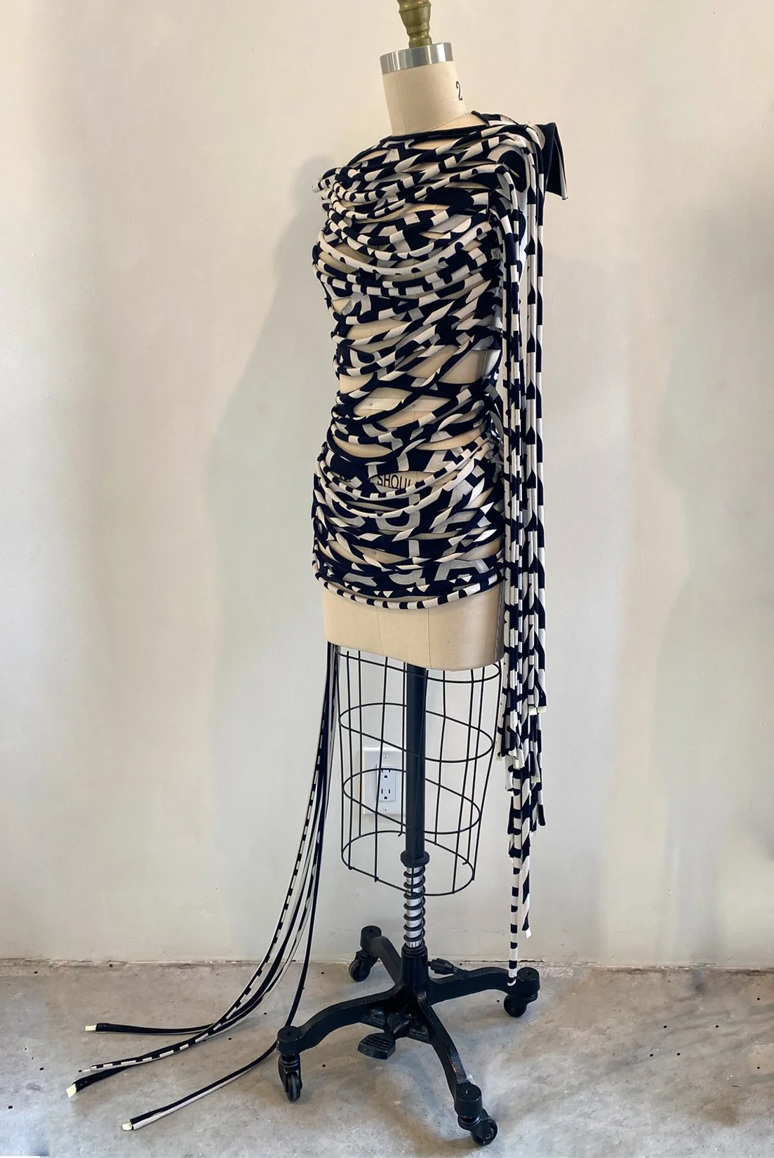 MJ_SPRING22_DRAPE_SLASHEDTDRESS_RES150.jpg