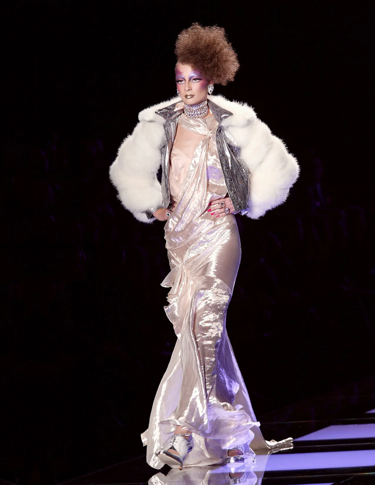 DIOR_PAP_S04_SILVERLAMEDRESS_RUNWAY_RES150.jpg
