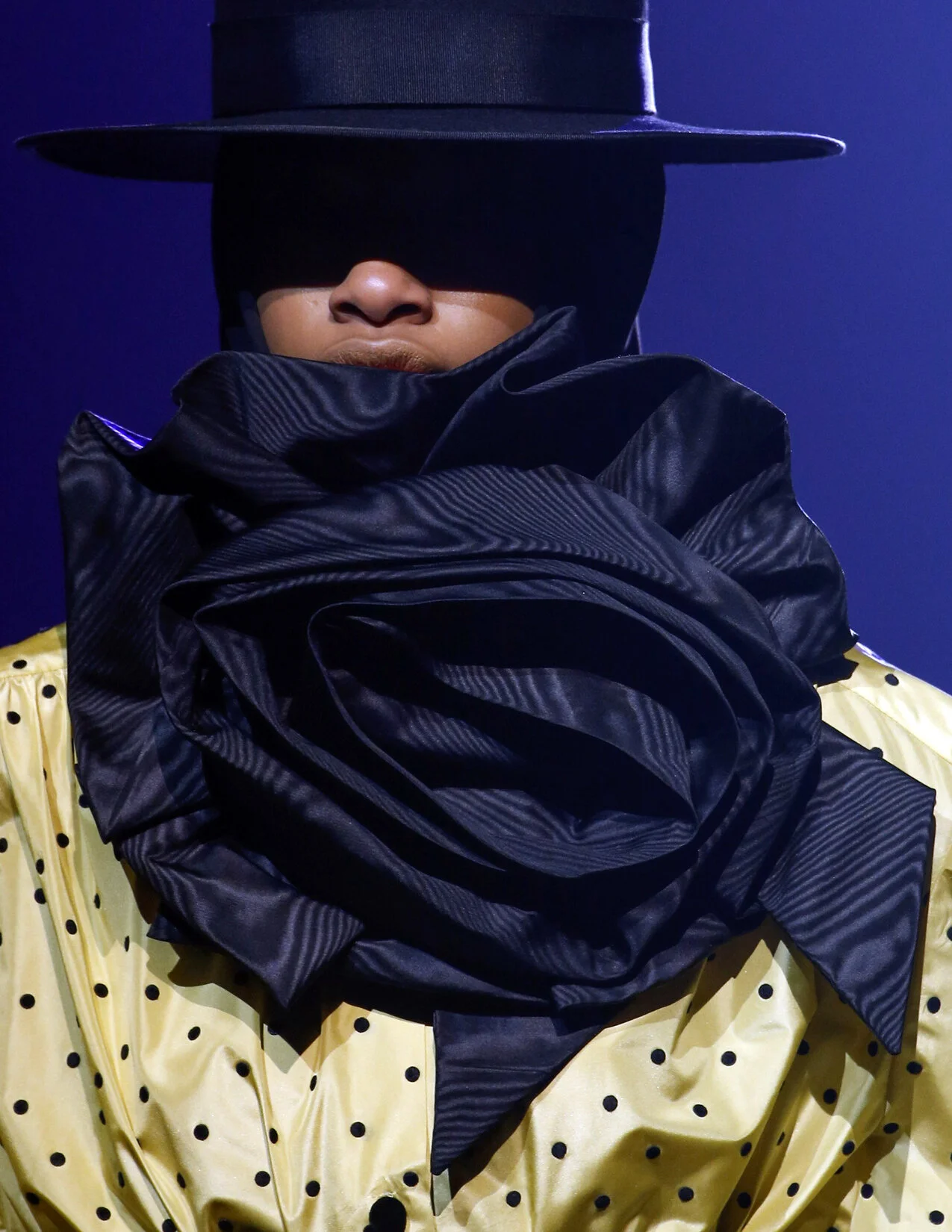 MJ_F18_BLKMOIRENECKROSETTE_RES150.jpg