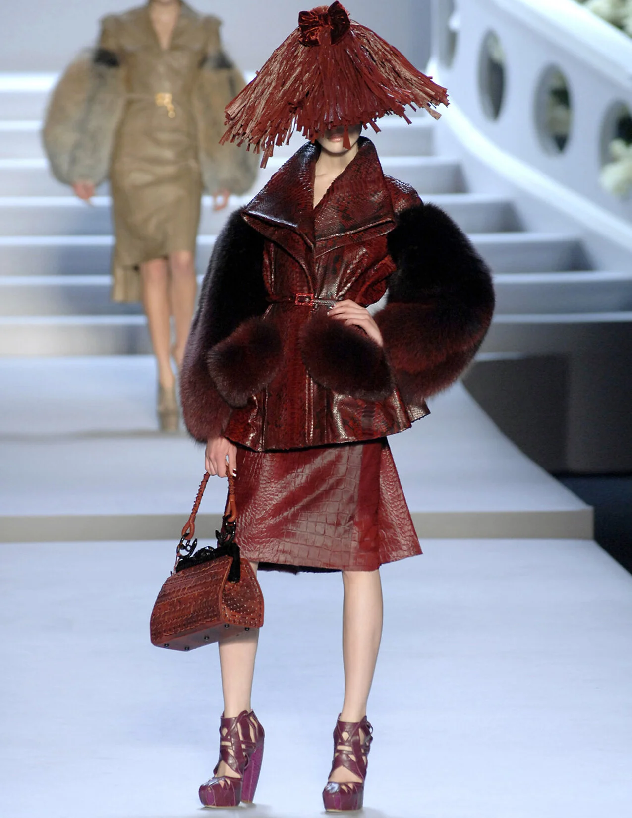 DIOR_PAP_F07_FURPYTHONCOAT_RES150.jpg