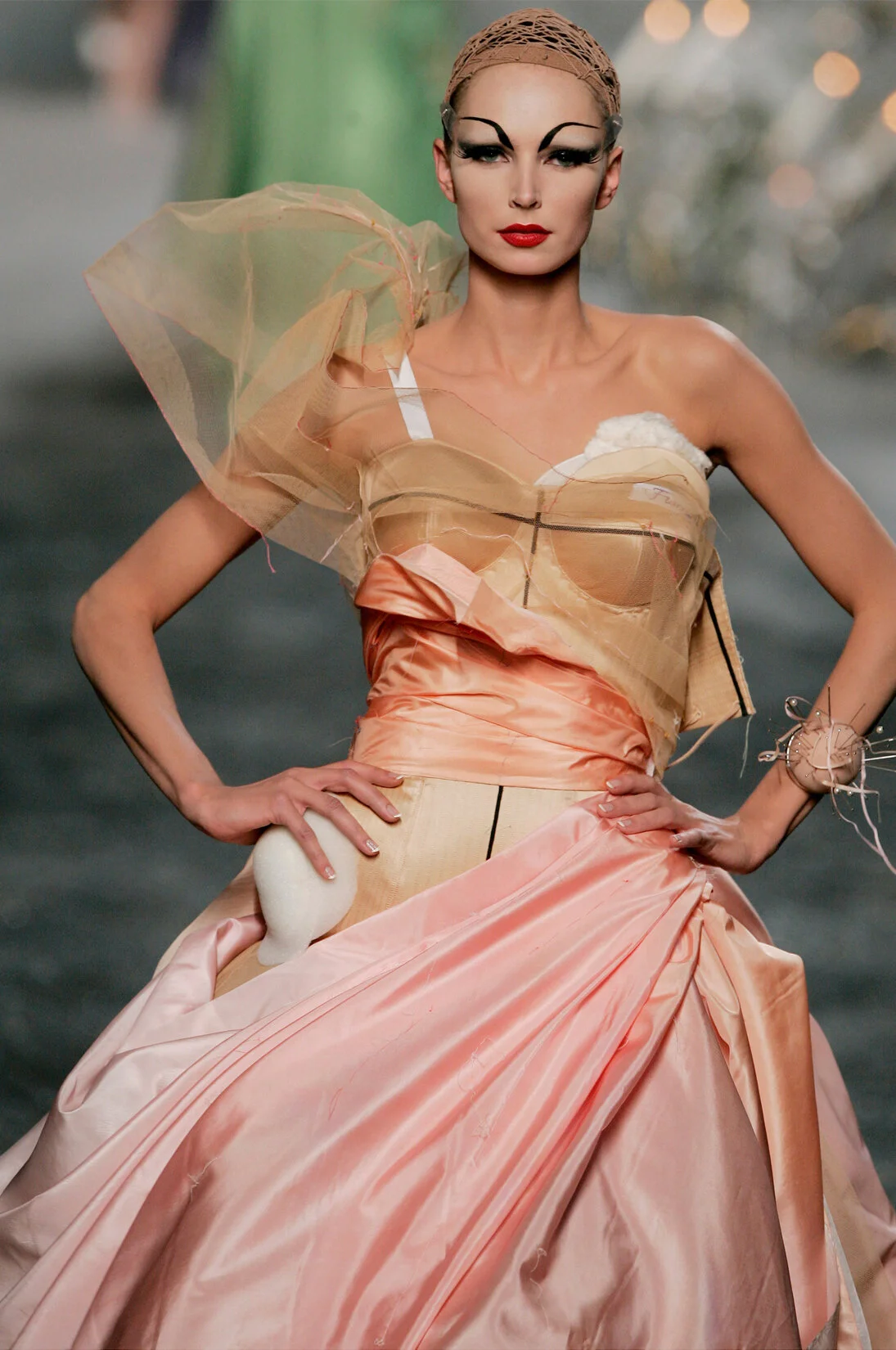 DIOR_HC_F05_PEACHDRAPEDRESS_DETAIL_RES150_CROP.jpg