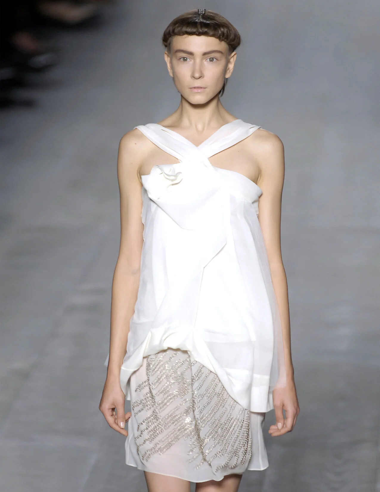 DIOR_PAP_S07_WHTDRAPEVSTRAPDRESS_EKATARINADETAIL_RES150.jpg