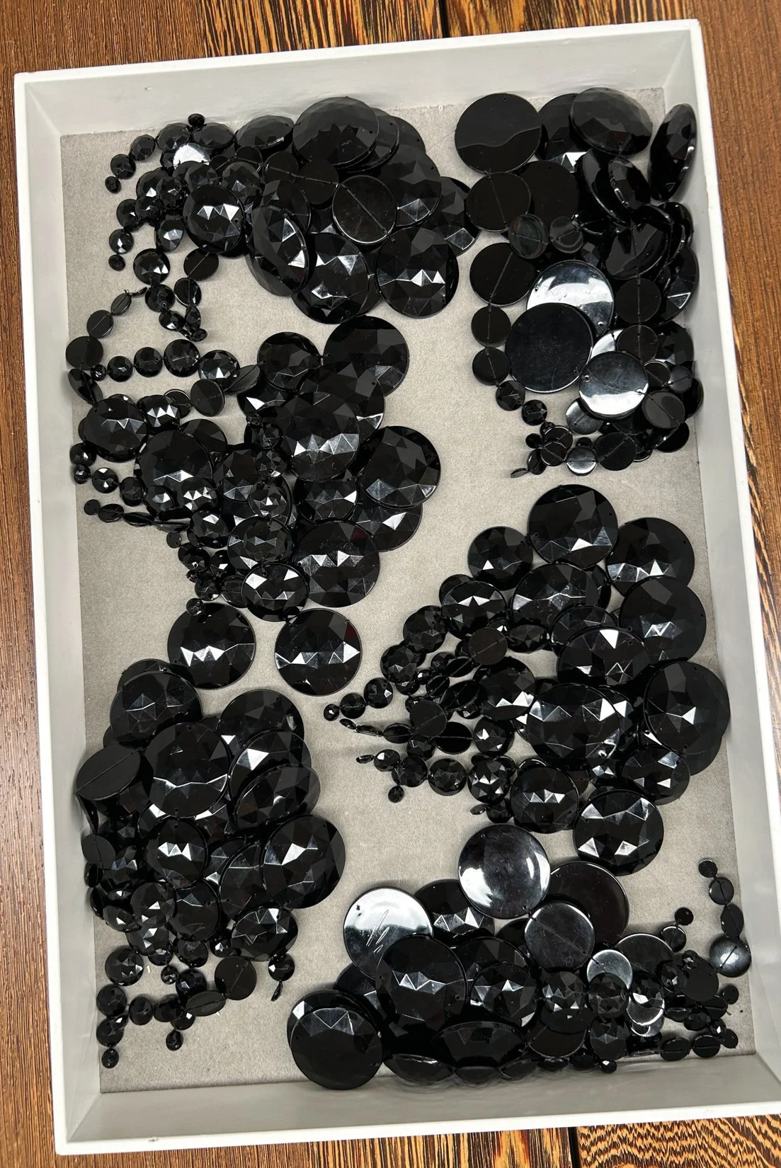 MJ_S26_VERMFRILL_CABOCHONS_RES150.jpg