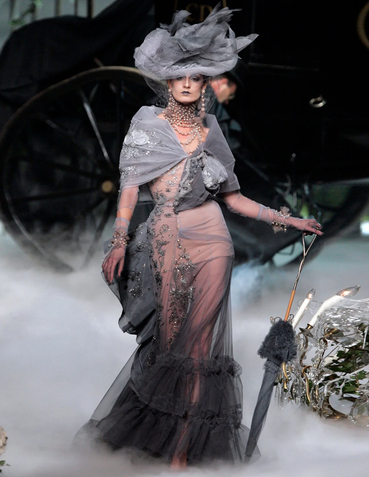 DIOR_HC_F05_GREYTULLEVICTORIANDRESS_RUNWAY_RES150.jpg