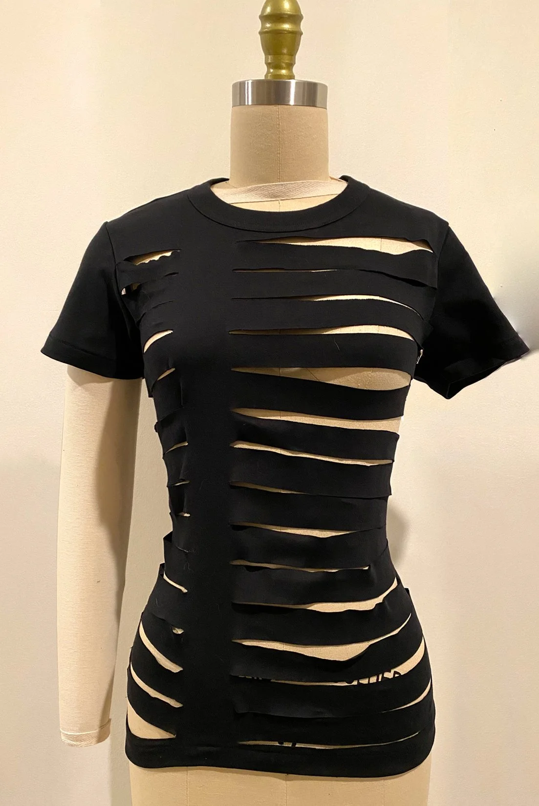 MJ_SPRING22_DRAPE_SLASHEDT_RES150.jpg