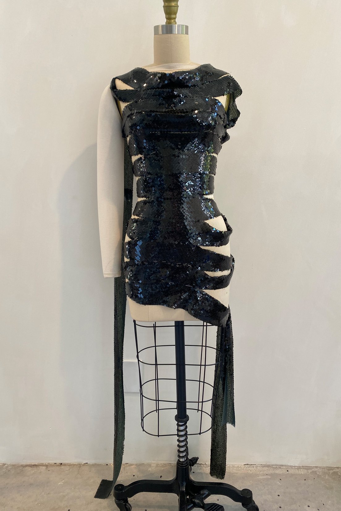 MJ_SPRING22_DRAPE_SEQUINSTRIPS3_RES150.jpg