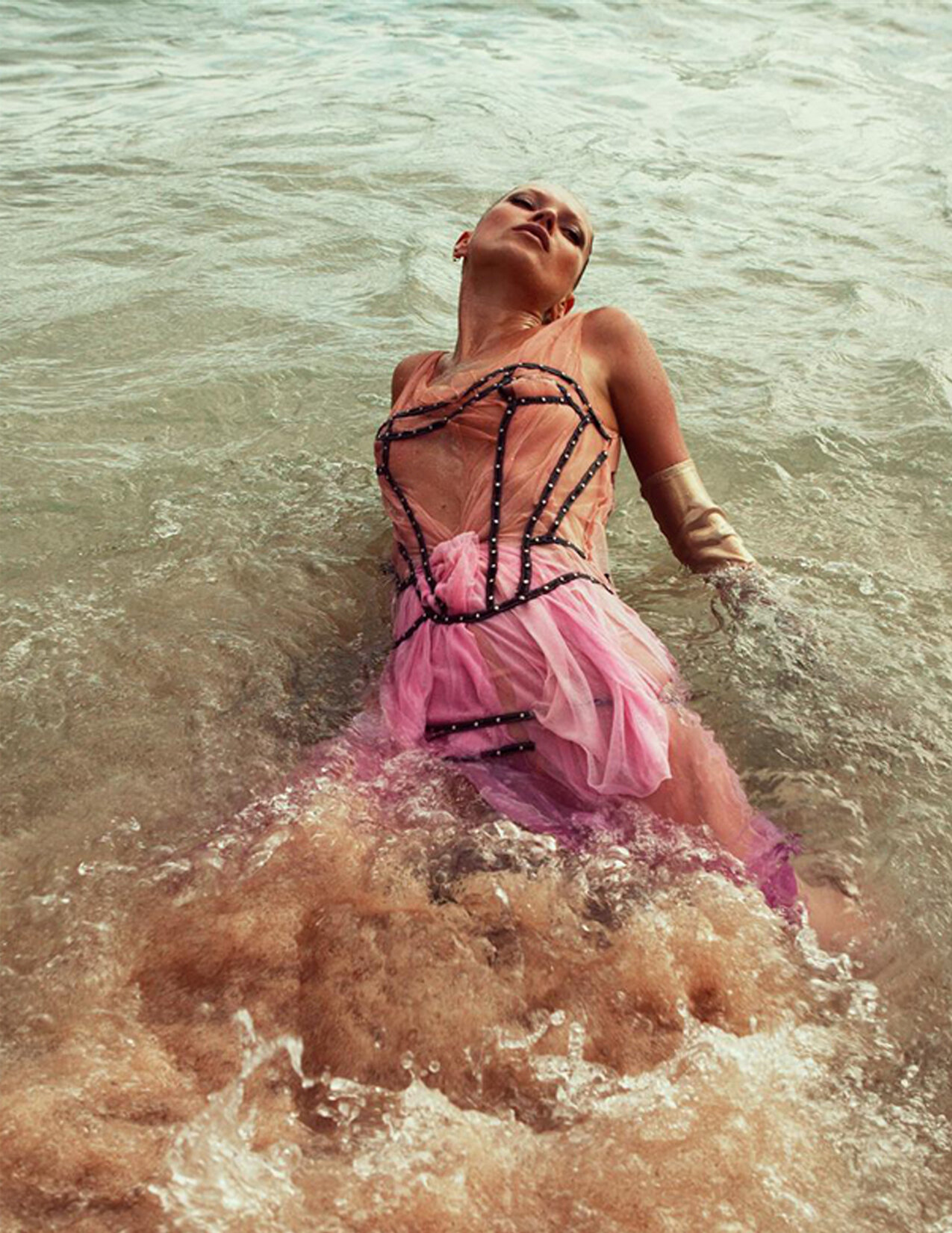 KATEMOSS_DIOROMBREDRESS_OCEAN_RES150.jpg