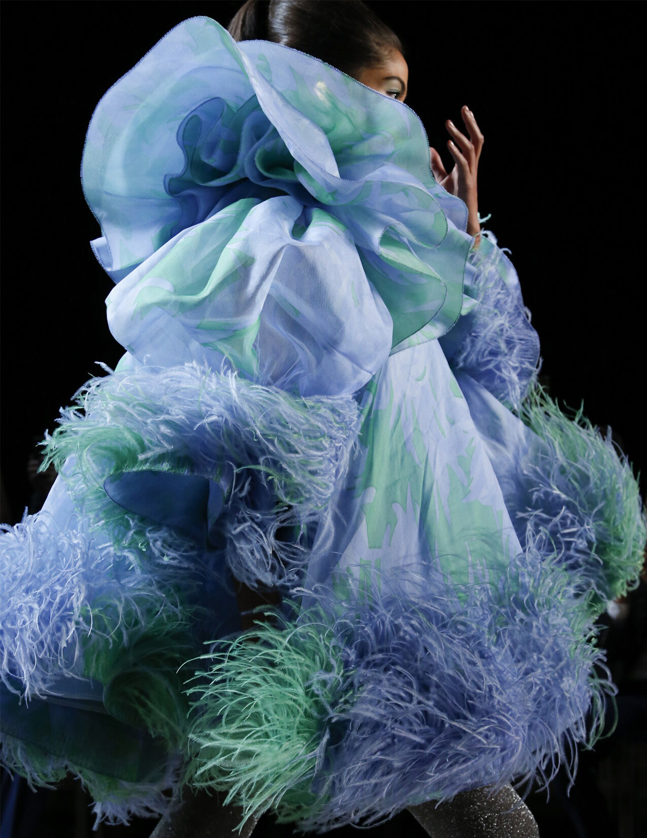 MJ_S19_BLUFEATHERS_DETAIL_RES150.jpg