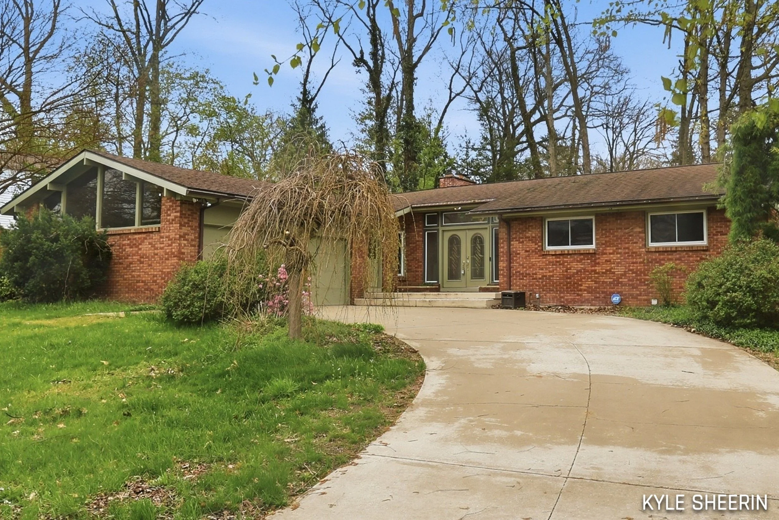 What are closing costs and how much are they?