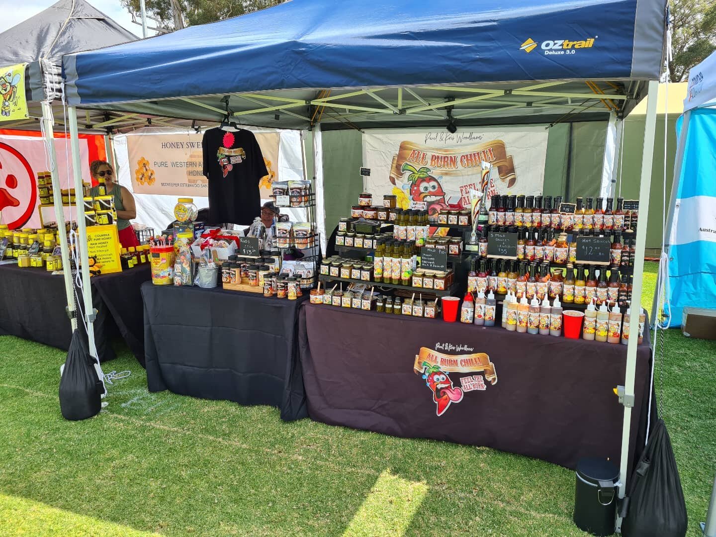 Join us at Rushton Park for the Kelmscott Show. It's absolutely PUMPING with food trucks, rides, showbags, market stalls and heaps more!!
We're here until 6pm tonight. Come on down and tantalise your tastebuds. Don't forget to ask us about our Show s