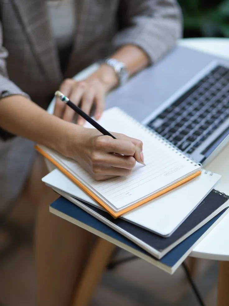 Why non-law graduates should do a GDL before enrolling on an SQE1 preparation course. - 5 Essential Questions answered before you choose a GDL.