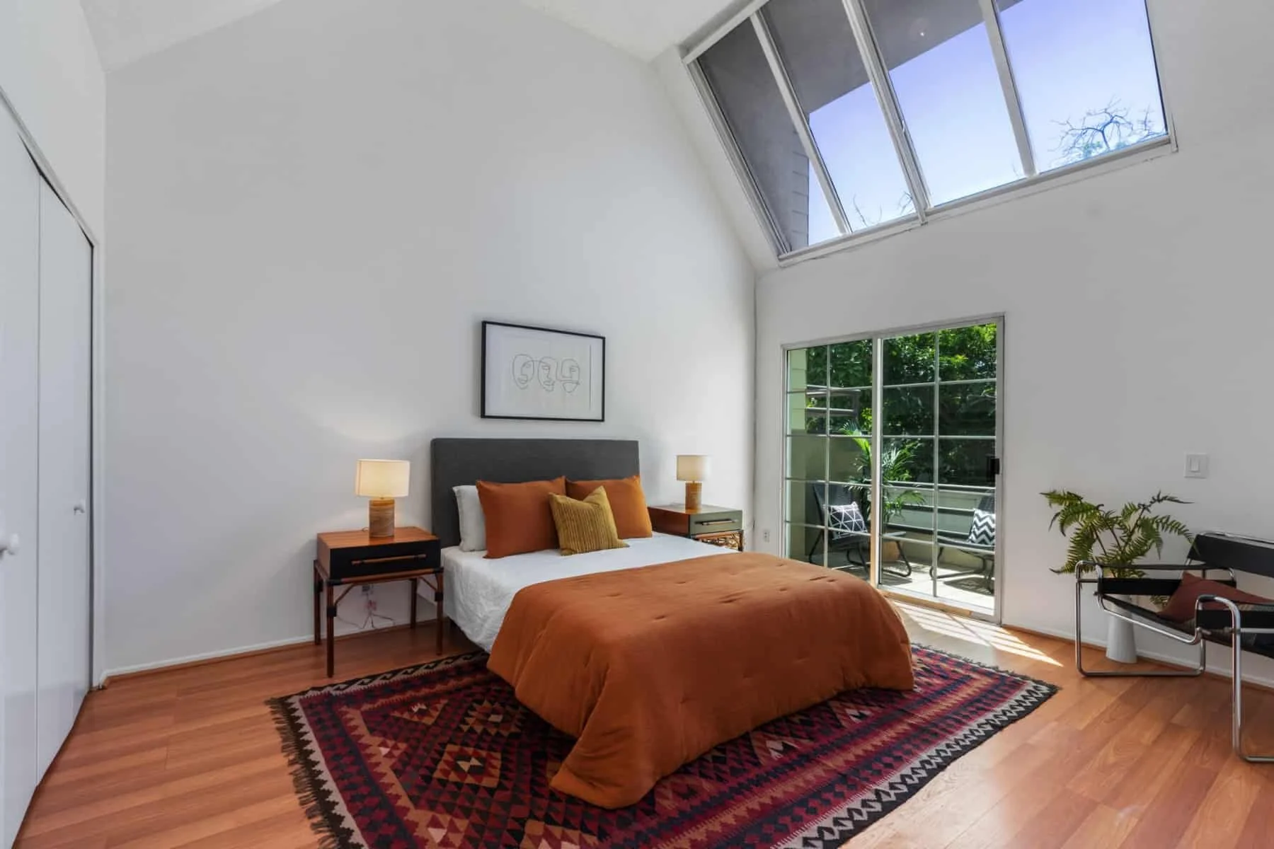 BRIGHT, BEAUTIFUL SILVERLAKE CONDO!
