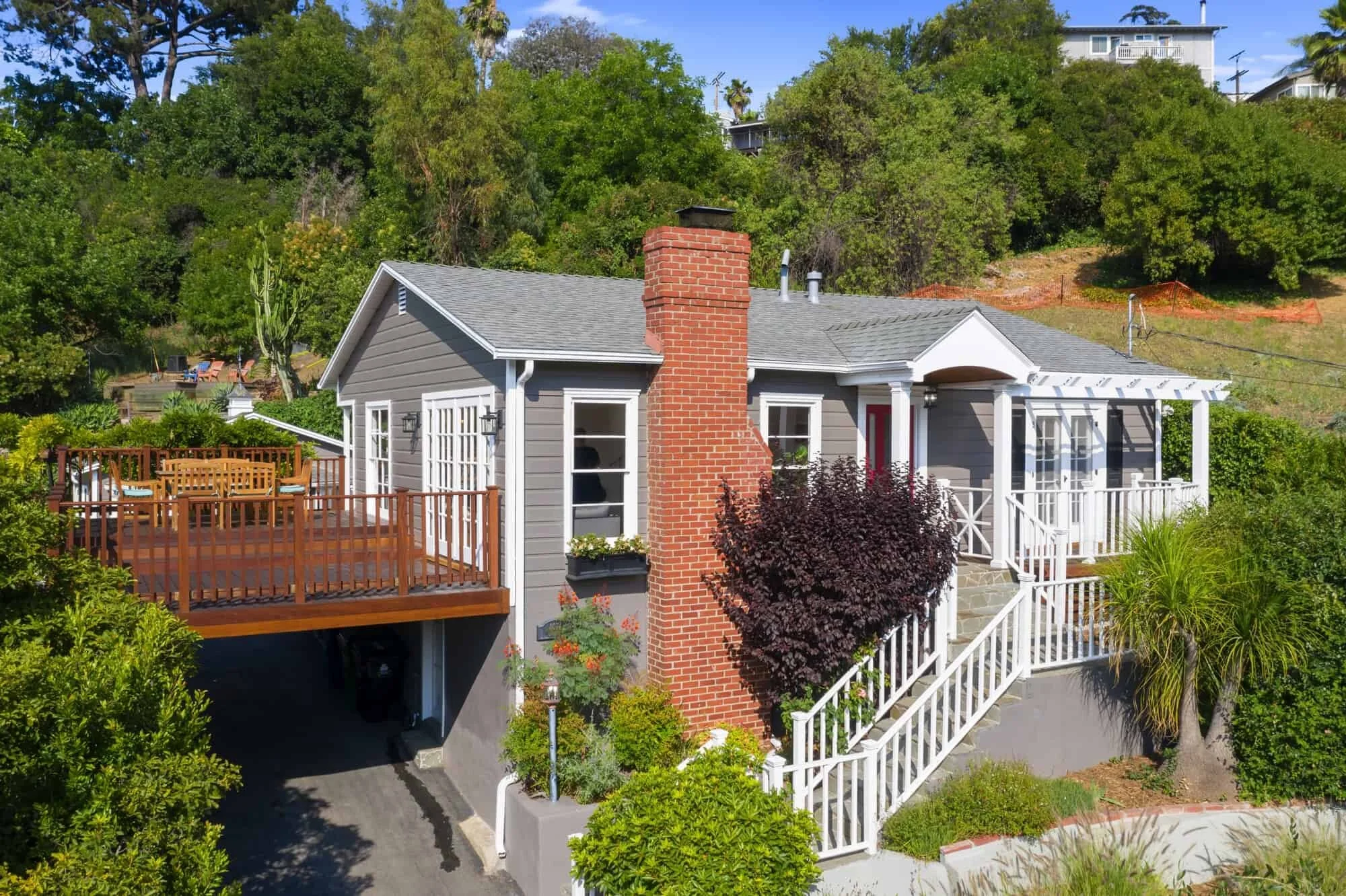 BREATHTAKING 2 BEDROOM BUNGALOW!