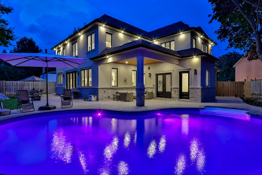 Plus Minus Memiliki Rumah yang Ada Kolam Renang