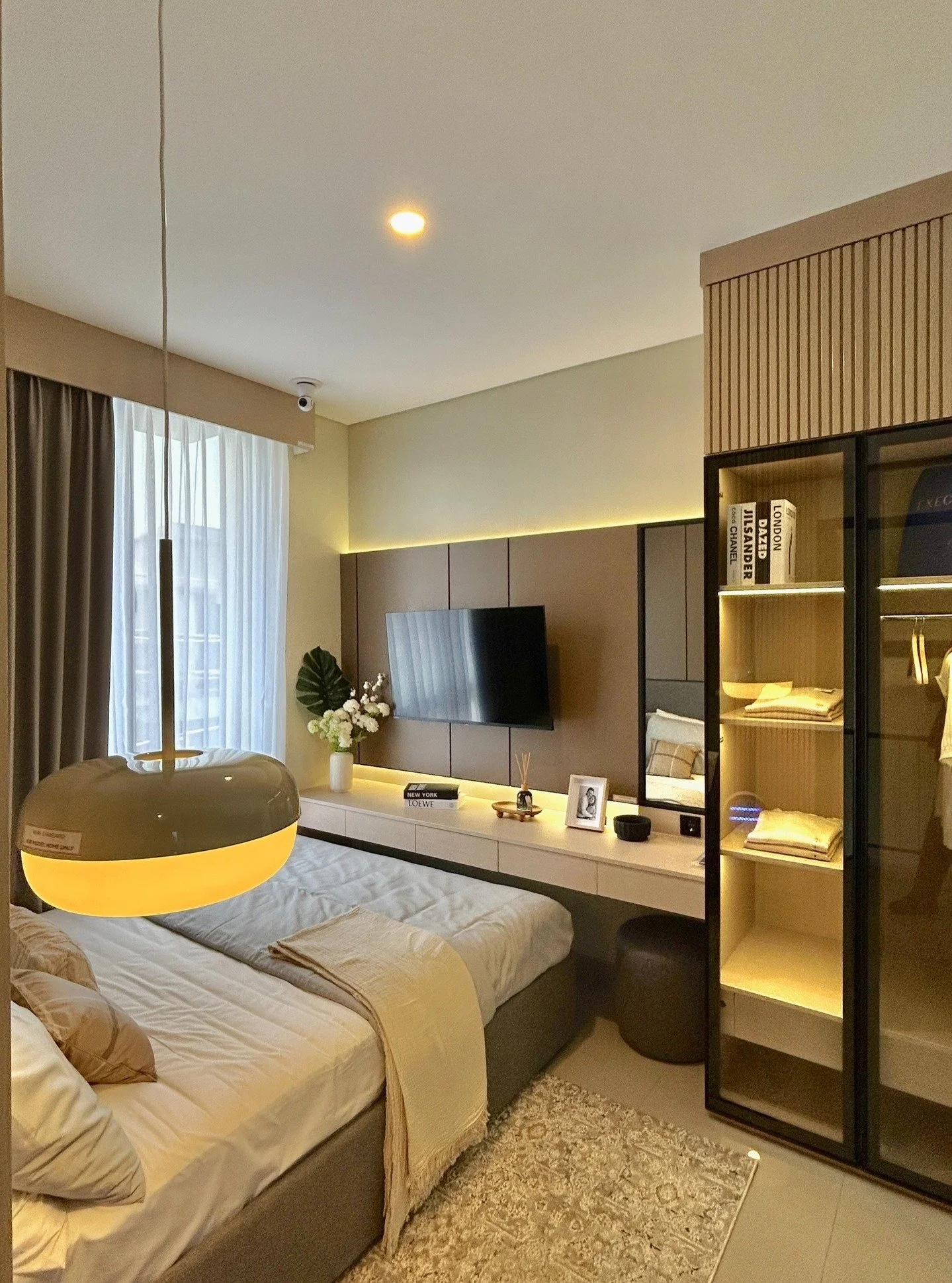 Rumah tipe Edelweiss @premier.promenade dengan luas lahan 60 m&sup2; (5x12 m) menawarkan desain yang dirancang untuk memenuhi kebutuhan ruang utama yang lengkap dan fungsional, menjadikannya pilihan ideal bagi keluarga modern.

Pada lantai satu, terd