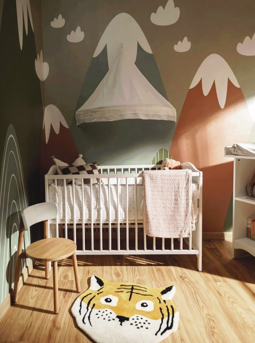 Dengan desain yang hangat dan penuh cinta, @premier.promenade menghadirkan rumah yang siap menjadi teman setia bagi si kecil, tempat di mana ia bisa tumbuh, bermimpi, dan merasa aman. Karena bagi kami, rumah adalah ruang di mana keluarga dan teman hi