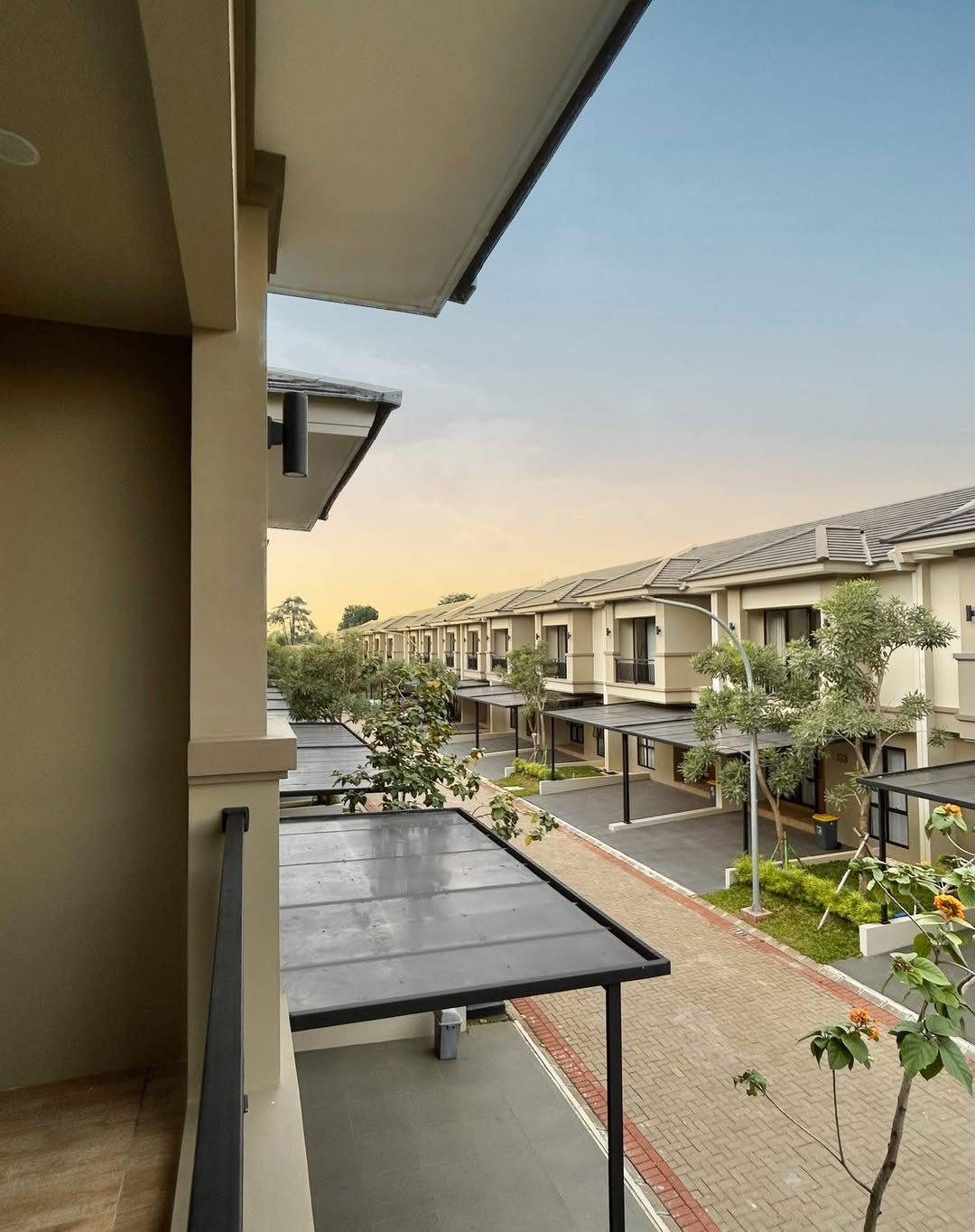 Akses jalan yang lebar dengan standar ROW 7 membuat @premier.promenade memiliki kenyamanan dan aksesibilitas yang lebih baik untuk setiap penghuni.

Kunjungi show unit dan hubungi kami untuk informasi lebih lanjut di nomor 0878 9898 8800 atau klik ww