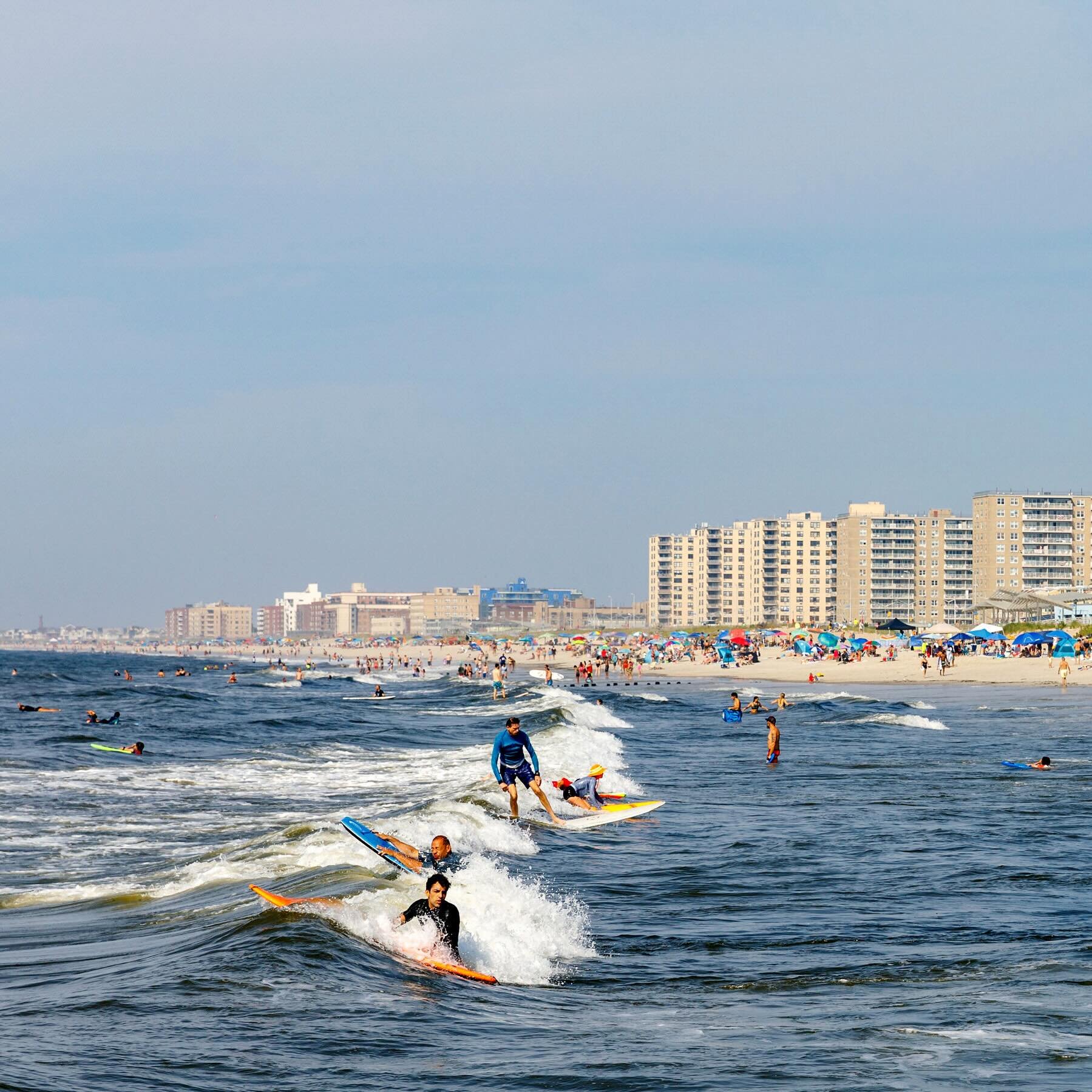 Thursday = beach day! ☀️ Beyond @chickwreckon97 also opening are @redhooklobster 🪝 Burger and @sandsharkbar97 

Then, May 3rd, @seanypizza debuts. Happiness and joy to the tastebuds.