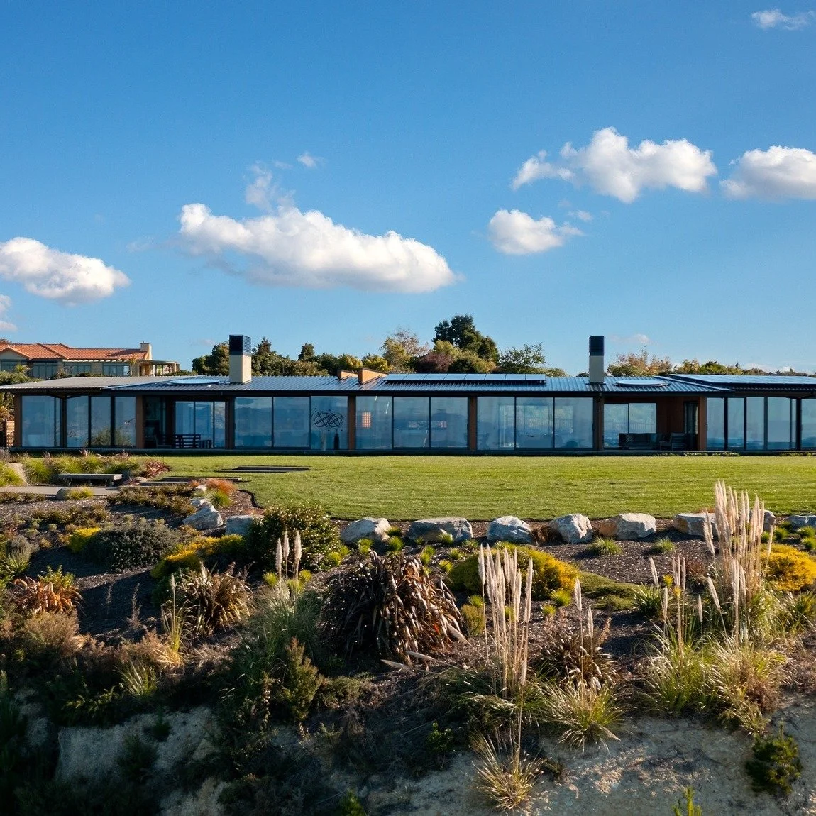 When the site has this kind of drama &mdash; you design to match it. 🏔️ Tasman Cliffs is everything a custom build can be: site-responsive, architecturally bold, and built to the highest quality by our own team. What view would you wake up to?

#Tas