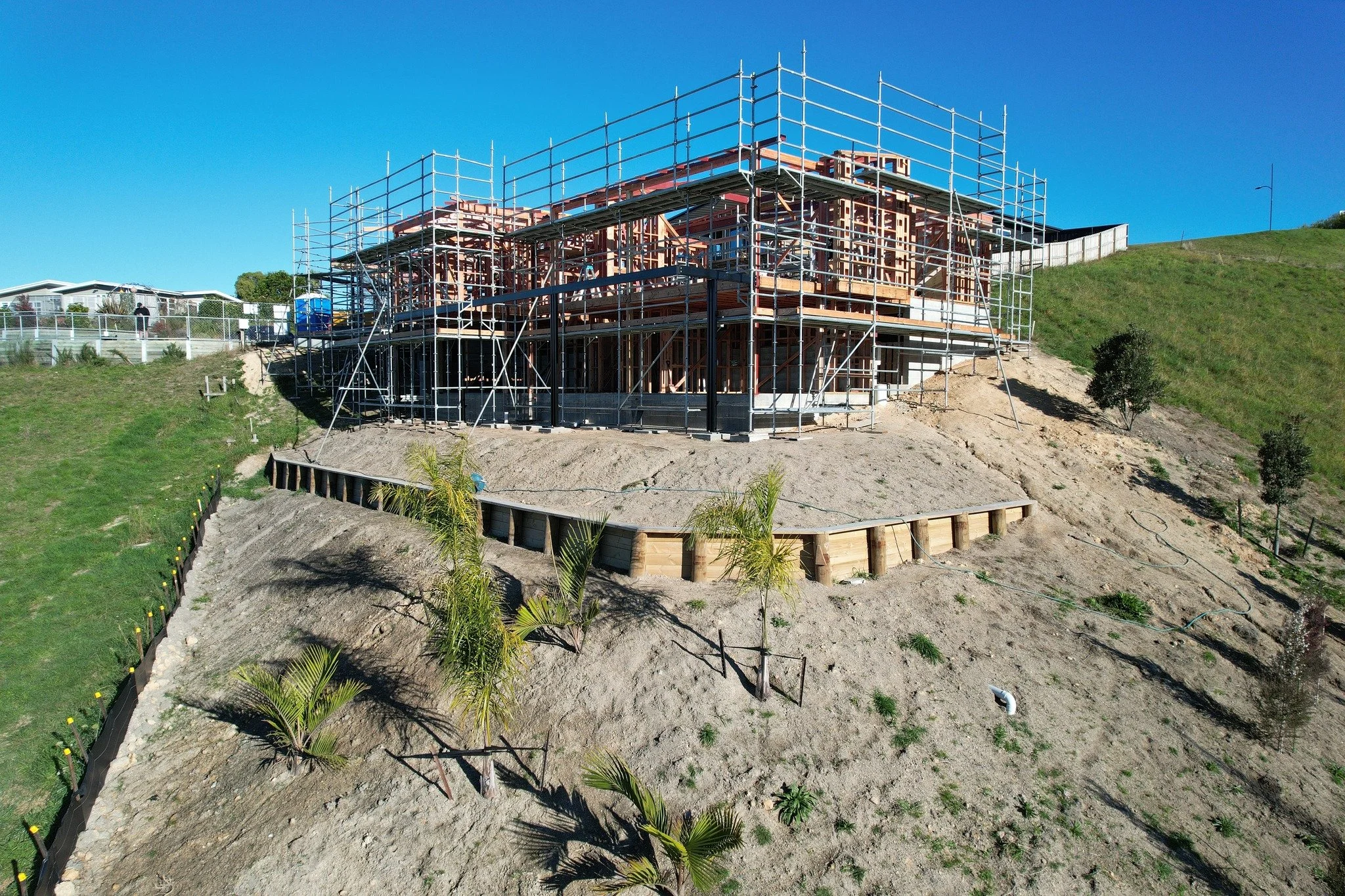 There is something magical about the moment the frame goes up, and the view reveals itself for the first time. 🙌 Our build timeline runs 8&ndash;12 months depending on the project &mdash; and we hold scheduled site meetings throughout so you're alwa