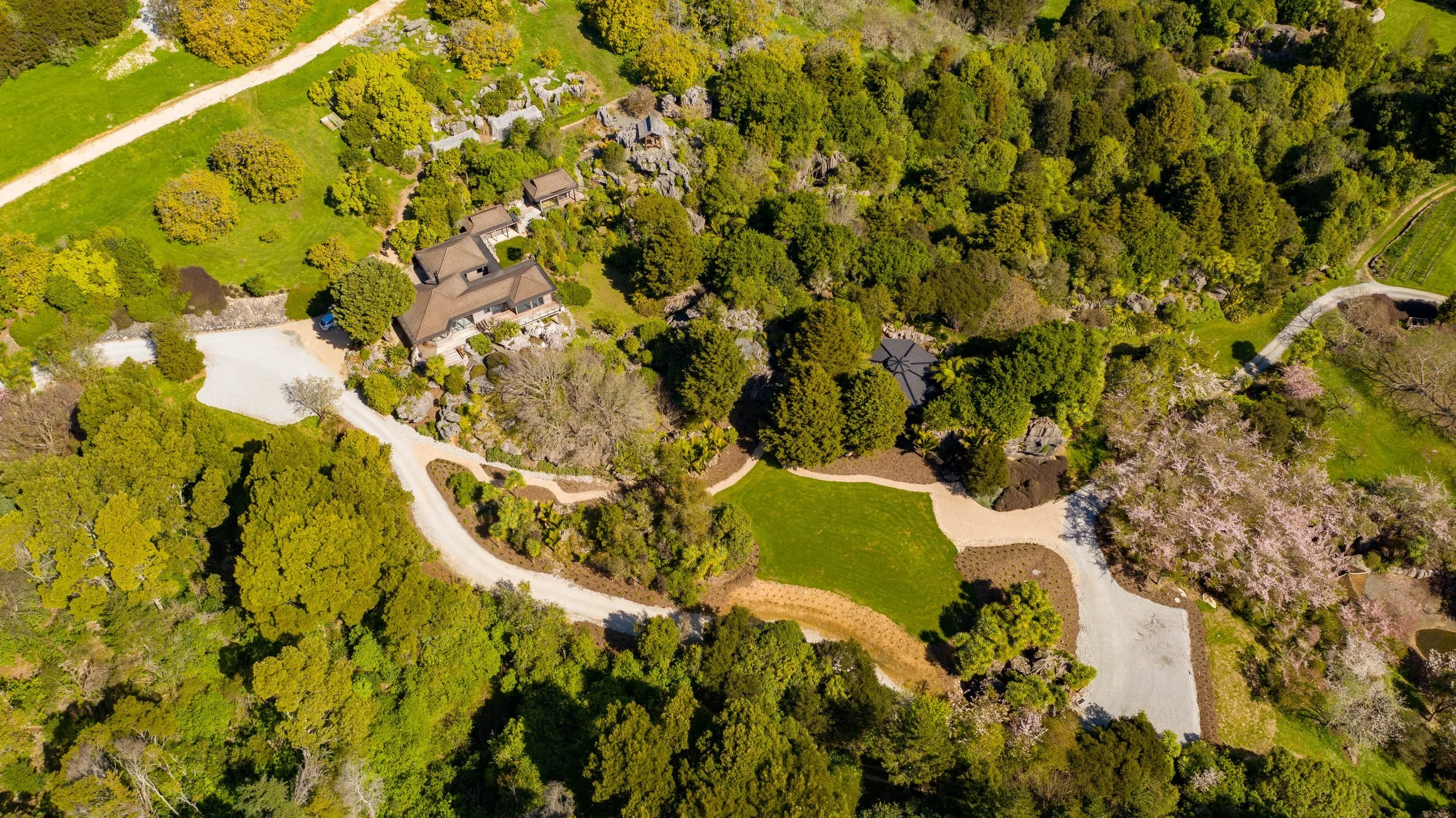 Contemporary Homes Sunyata Lodge21.jpg