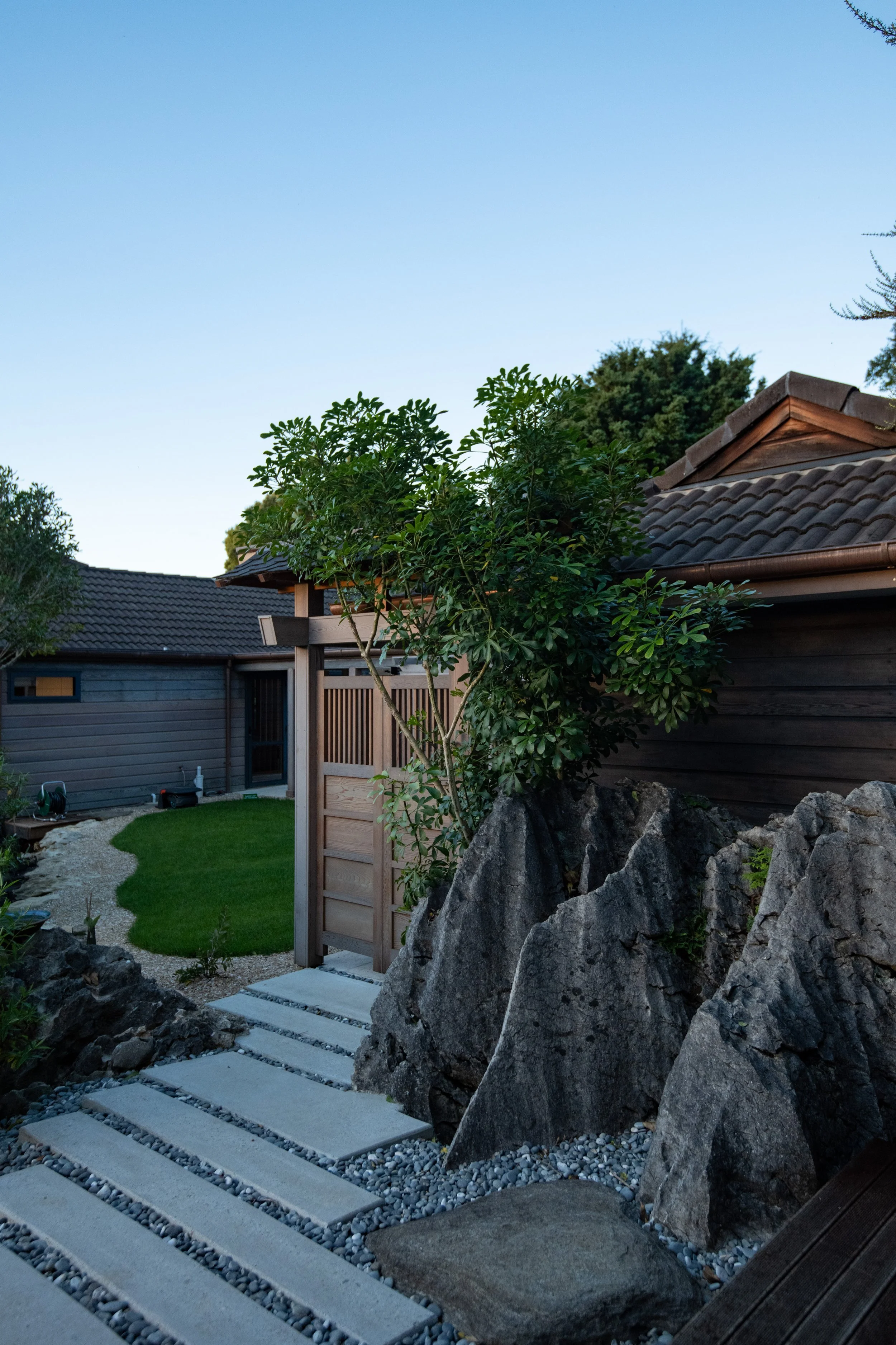 Contemporary Homes Sunyata Lodge14.jpg