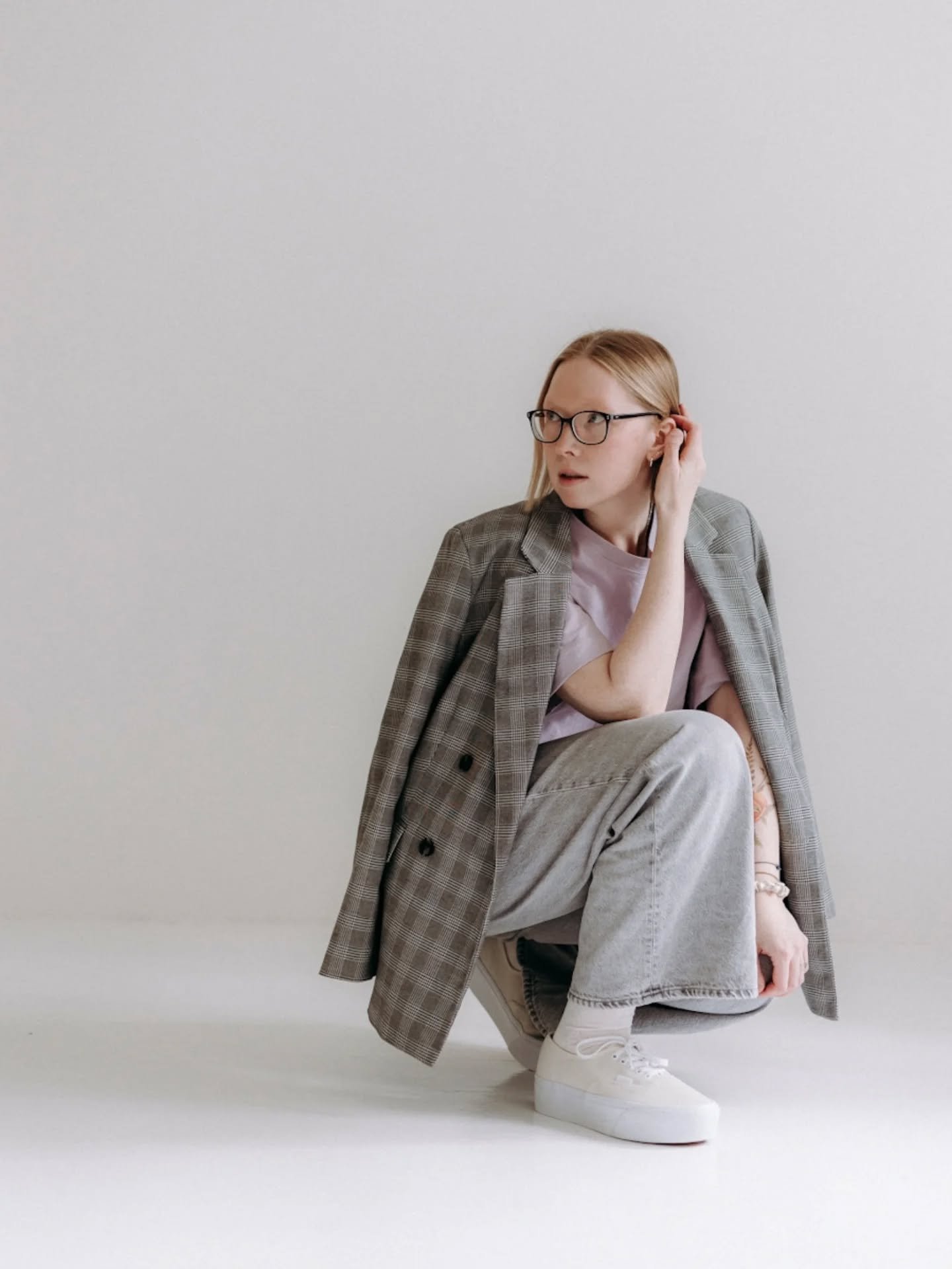 Ihanaa ett&auml; olet t&auml;&auml;ll&auml;.

Olen valokuvaaja ja kuvataiteilija, jonka ty&ouml;ss&auml; kohtaavat dokumentaarinen herkkyys ja editoriaalinen katse.
Kuvaan ihmisi&auml; eri el&auml;m&auml;nvaiheissa: h&auml;it&auml;, perheit&auml;, he