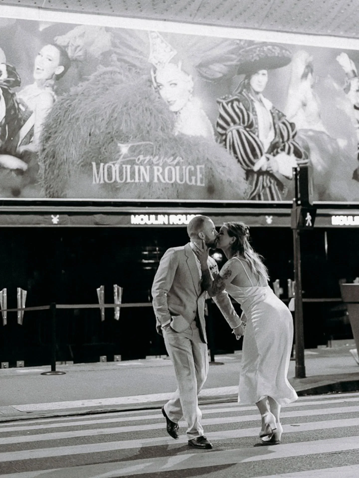 Paris doesn't slow down for anyone.

Some of the most cinematic moments are created in the middle of movement, passing lights and the quiet determination to keep going.

This frame was taken at the very end of a long elopement day. Just before the ci