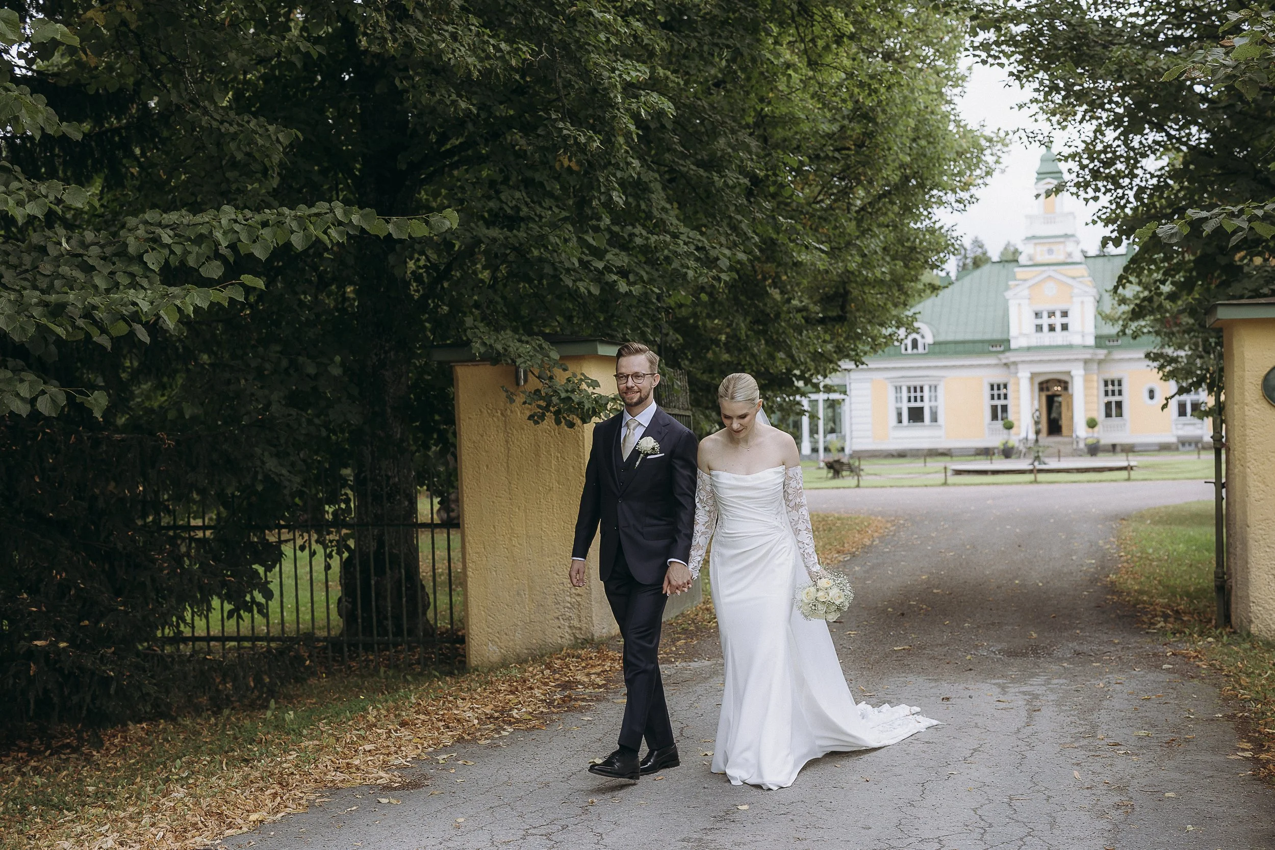 Dokumentaarinen hääkuvaus Hirvihaaran Kartanolla