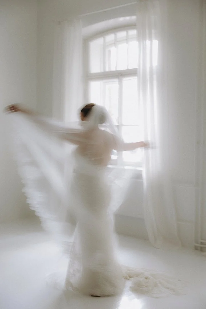 fine art hääkuvaus Lahti Helsinki | hääkuvaus studiolla | luonnonvalostudio Lahti | morsiamen kuvaus | bridal portraits