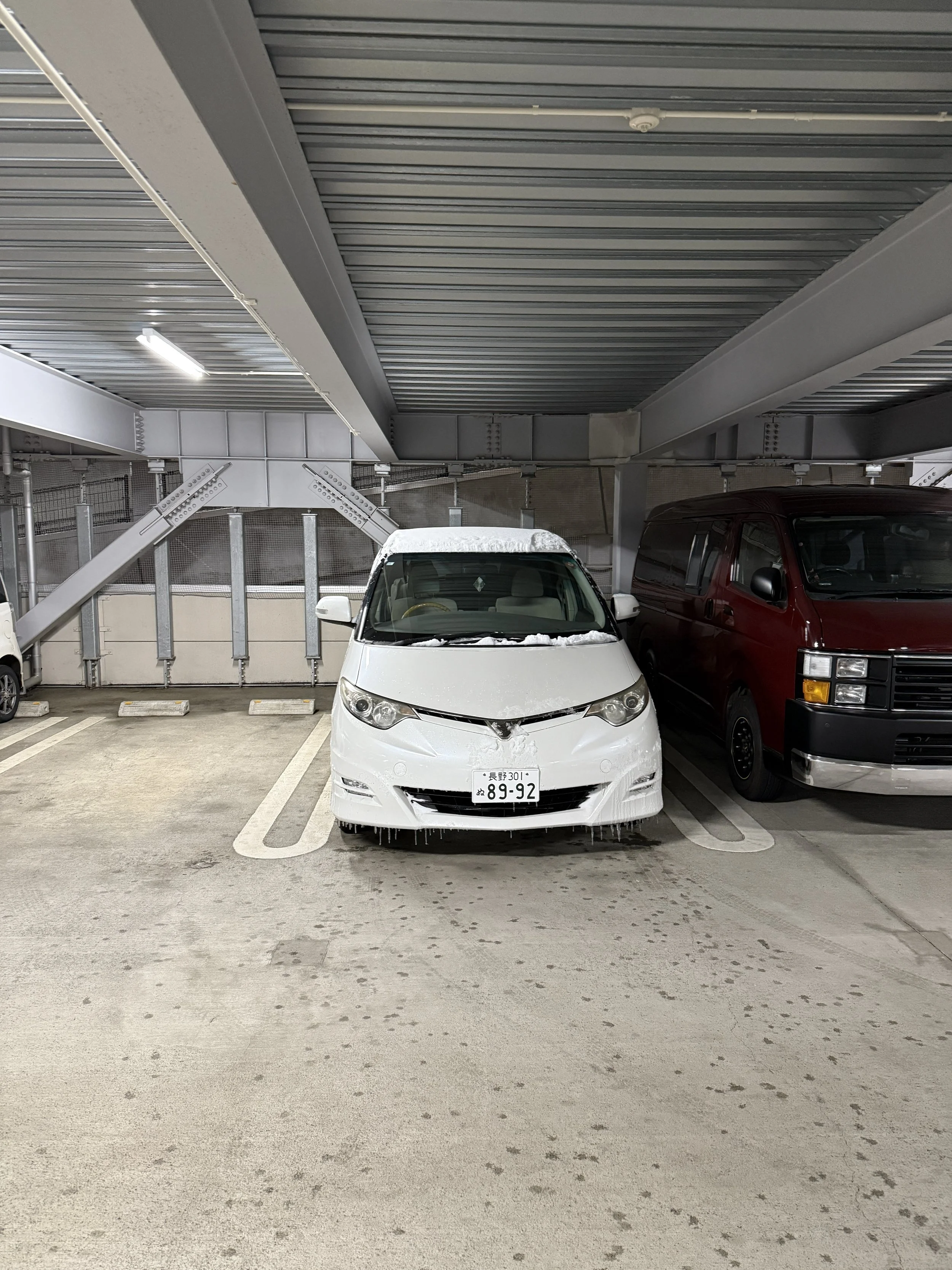 The car is parked on the back wall. The license plate is 89-92.