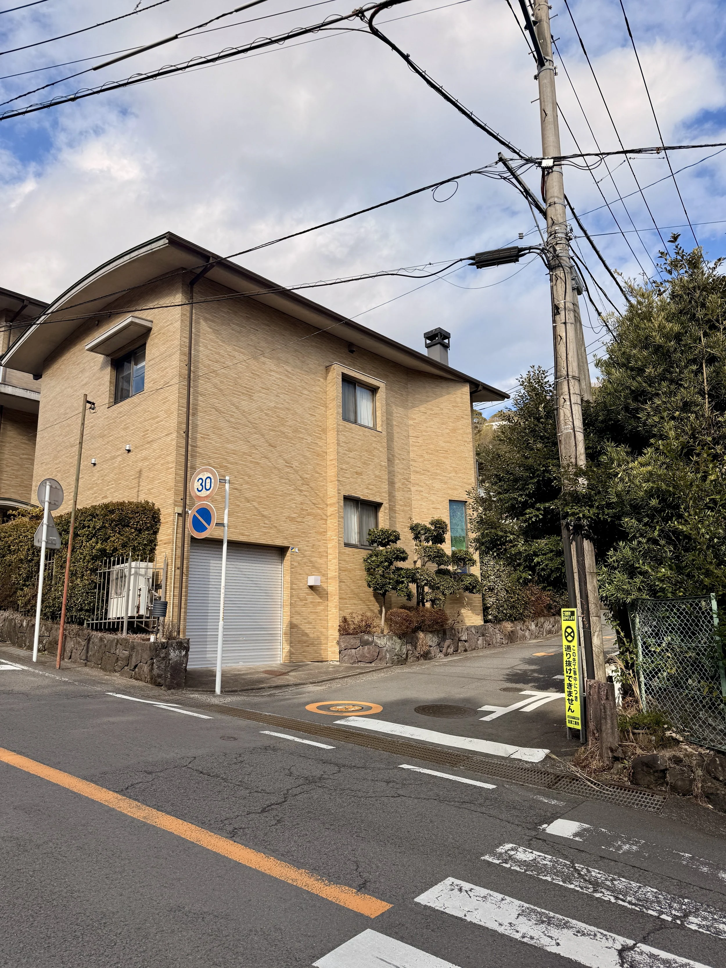 Turn right onto this street.