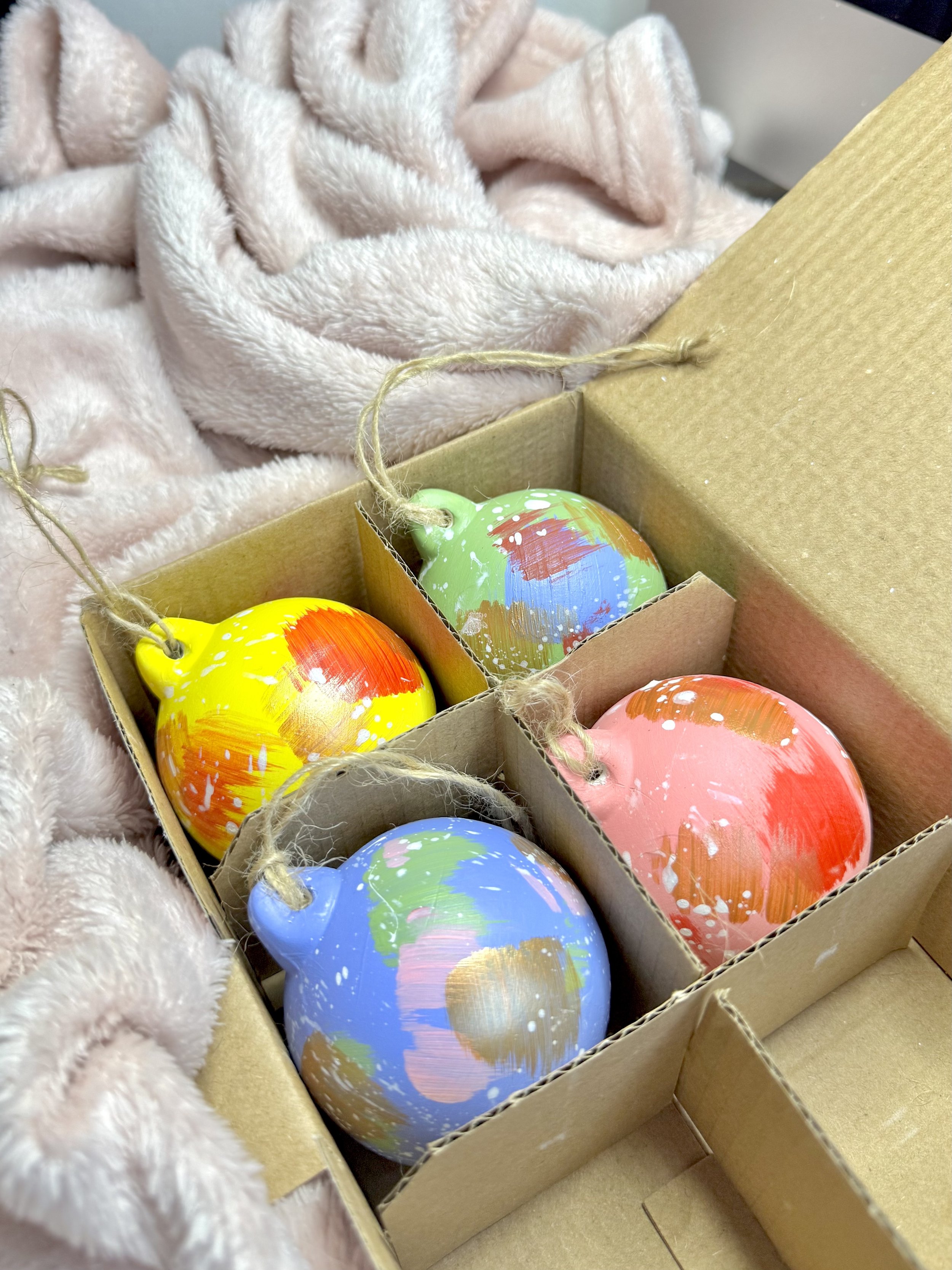 PACK OF 4 BAUBLES.jpg