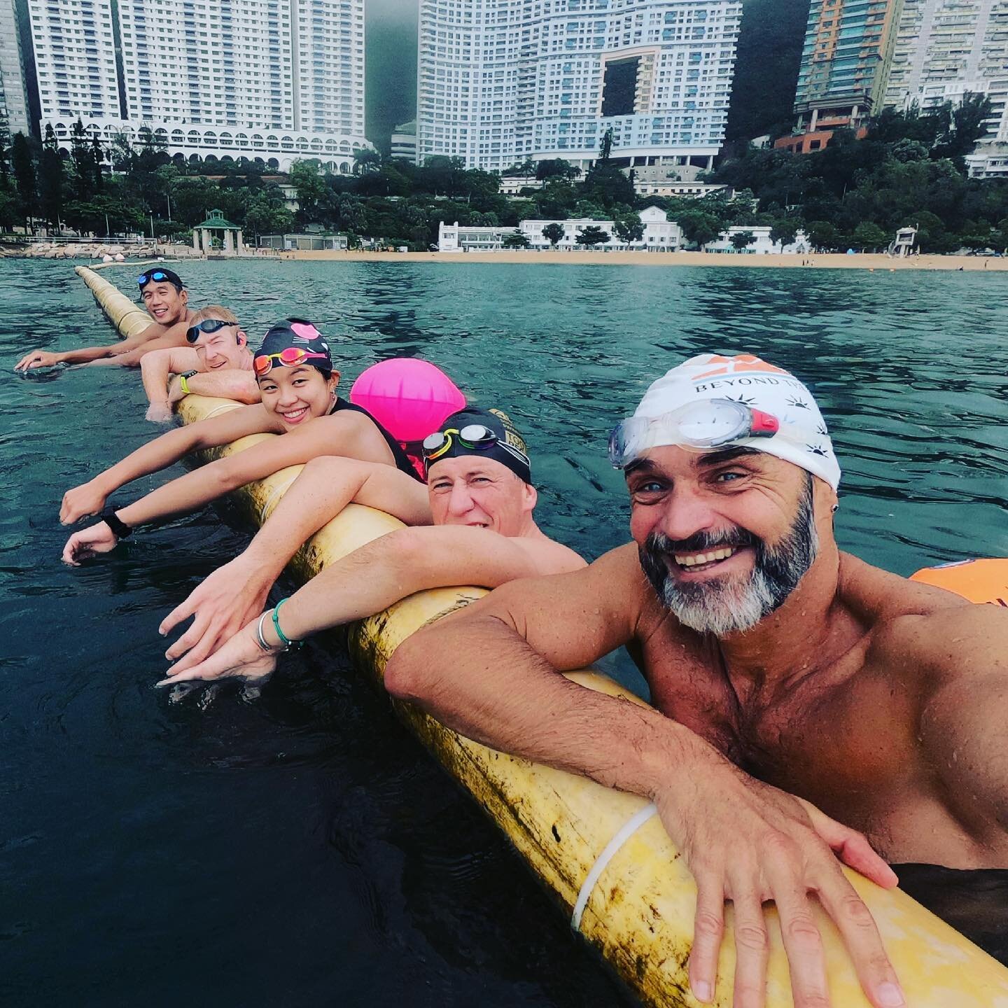 Last open water swim with my favorite gang in Hong Kong. Taking off in one hour to Europe after 13 years spent in Asia, and already feeling nostalgia. But tomorrow a new life starts!!! #beyondthelinecoaching