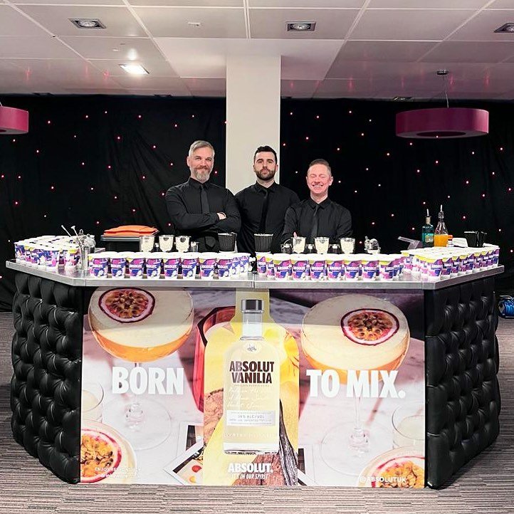 It is always a pleasure working with @absolutuk @absolutvodka !

For this event, the client used a bespoke #borntomix bar facia front with our black Chesterfield on the sides, to complete an elegant finishing touch.

#absolut #absolutvodka #bar #barh
